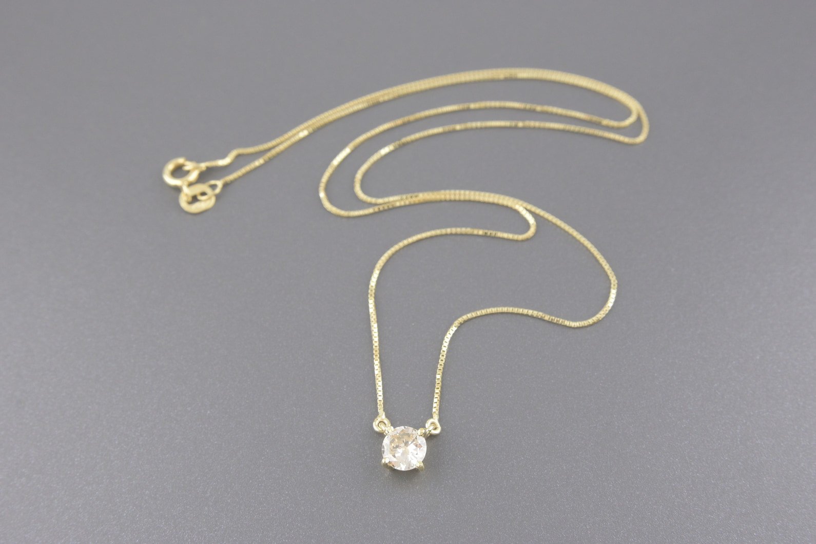 Colar Ponto de Luz em Ouro Amarelo 18k com Brilhante de Aprox. 56pts