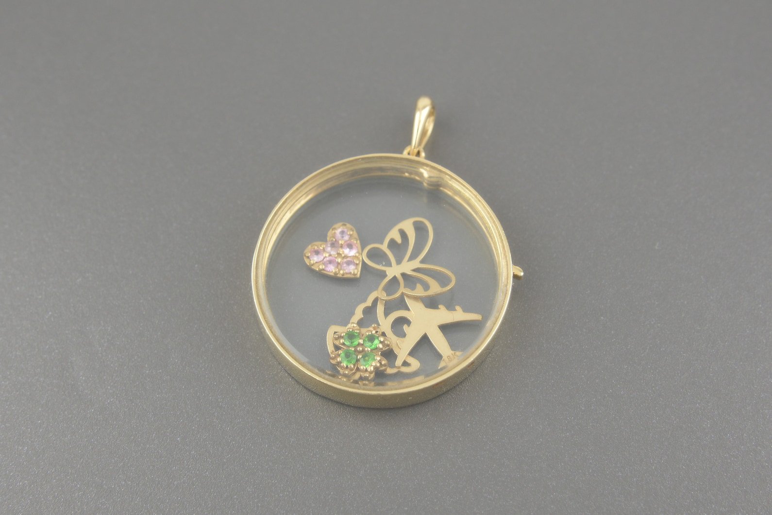 Pingente Porta Amuletos em Ouro Amarelo 18k com Safiras Rosas e Esmeraldas