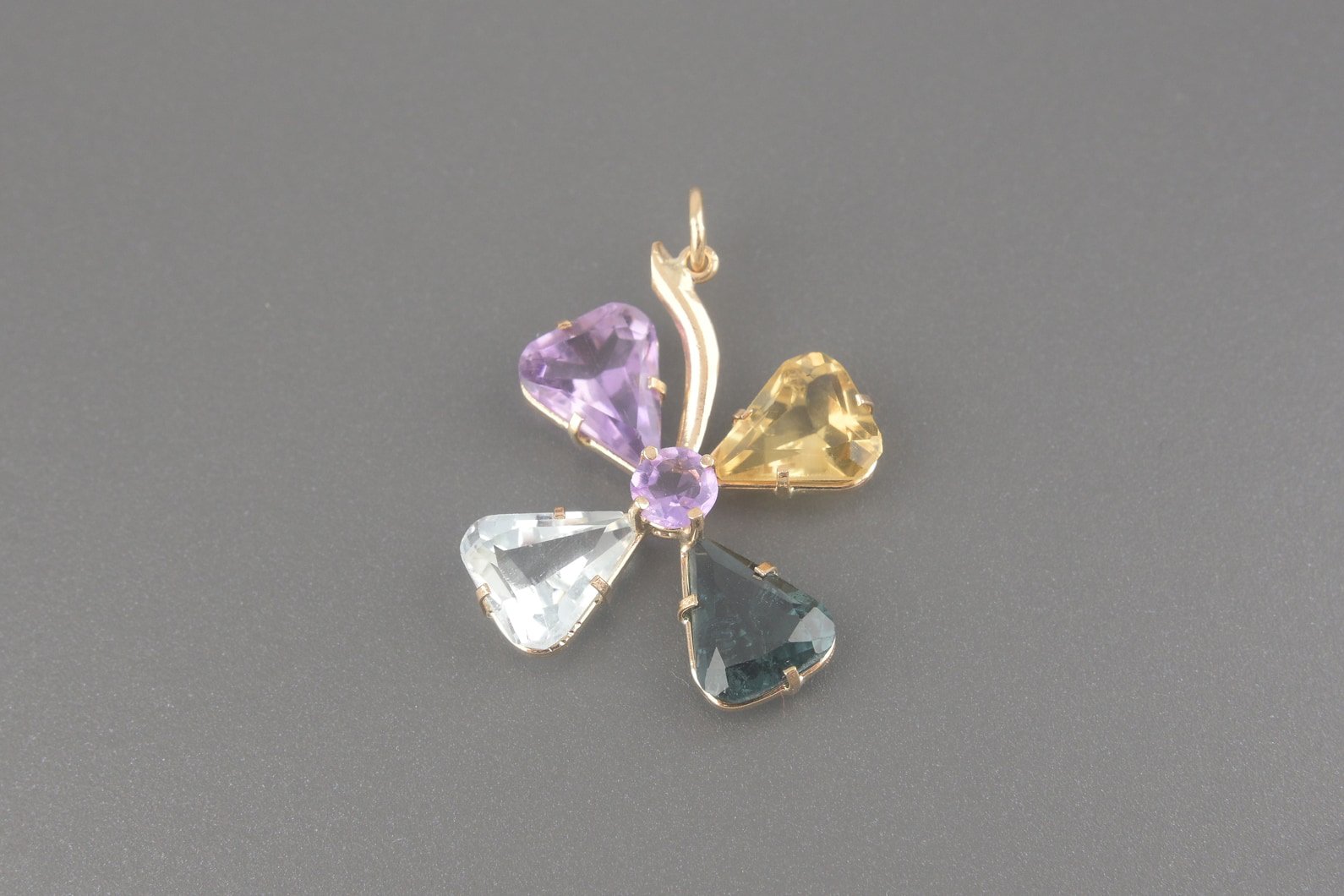 Pingente Trevo em Ouro Amarelo 18k com Pedras Brasileiras