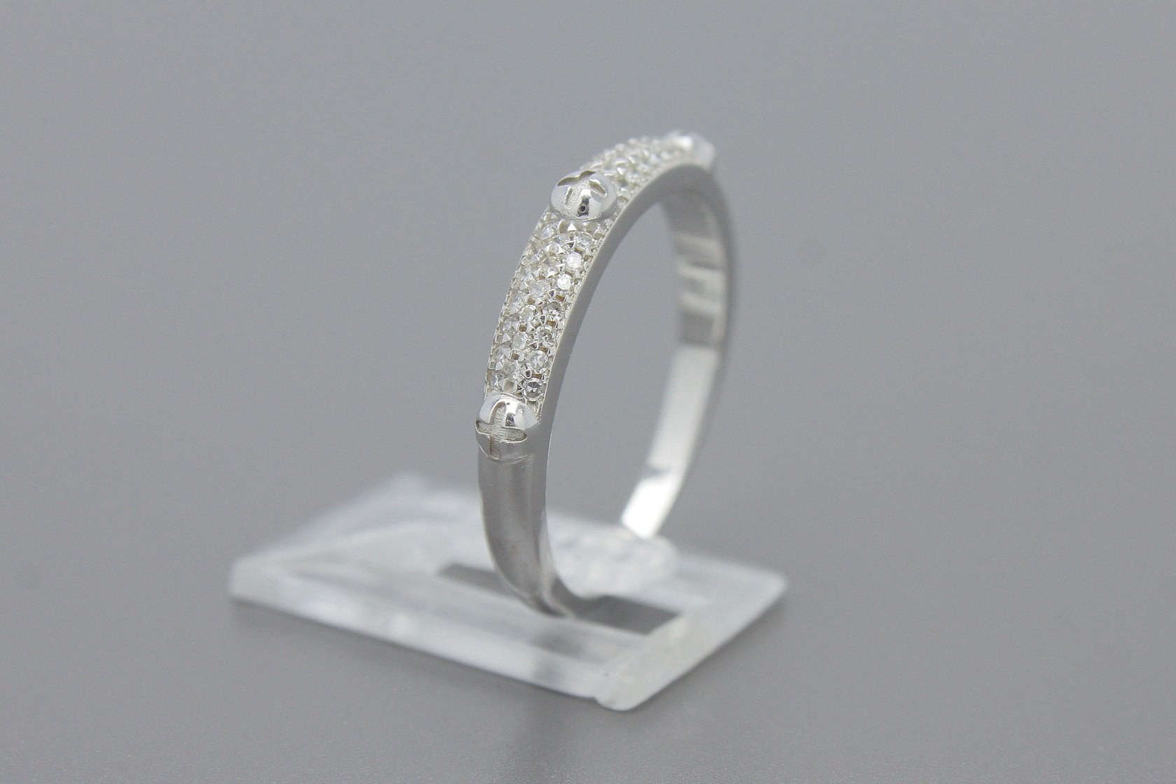 Anel em Ouro Branco 18k com Aprox. 20pts de Brilhantes