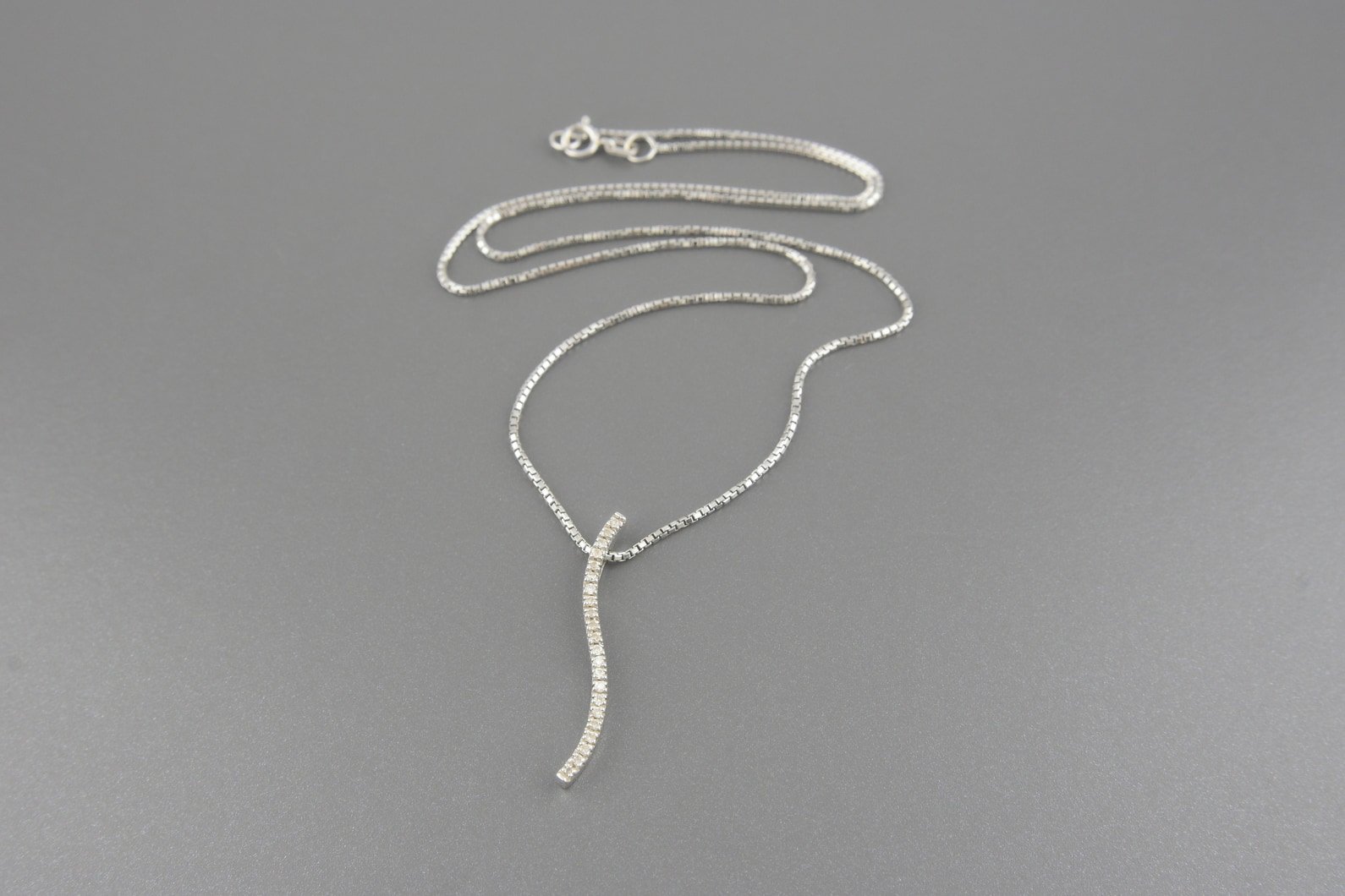 Colar em Ouro Branco 18k com Aprox. 16pts de Brilhantes