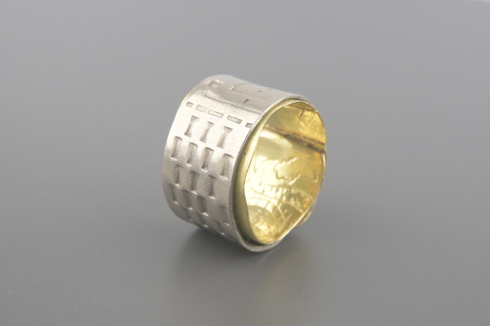 Anel em Ouro Branco e Amarelo 18k com Brilhante
