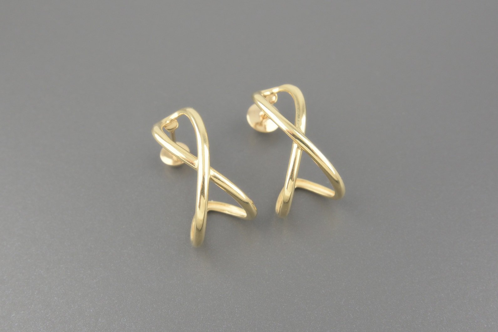 Brincos Infinito em Ouro Amarelo 18k