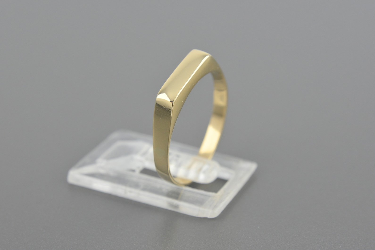 Anel em Ouro Amarelo 18k