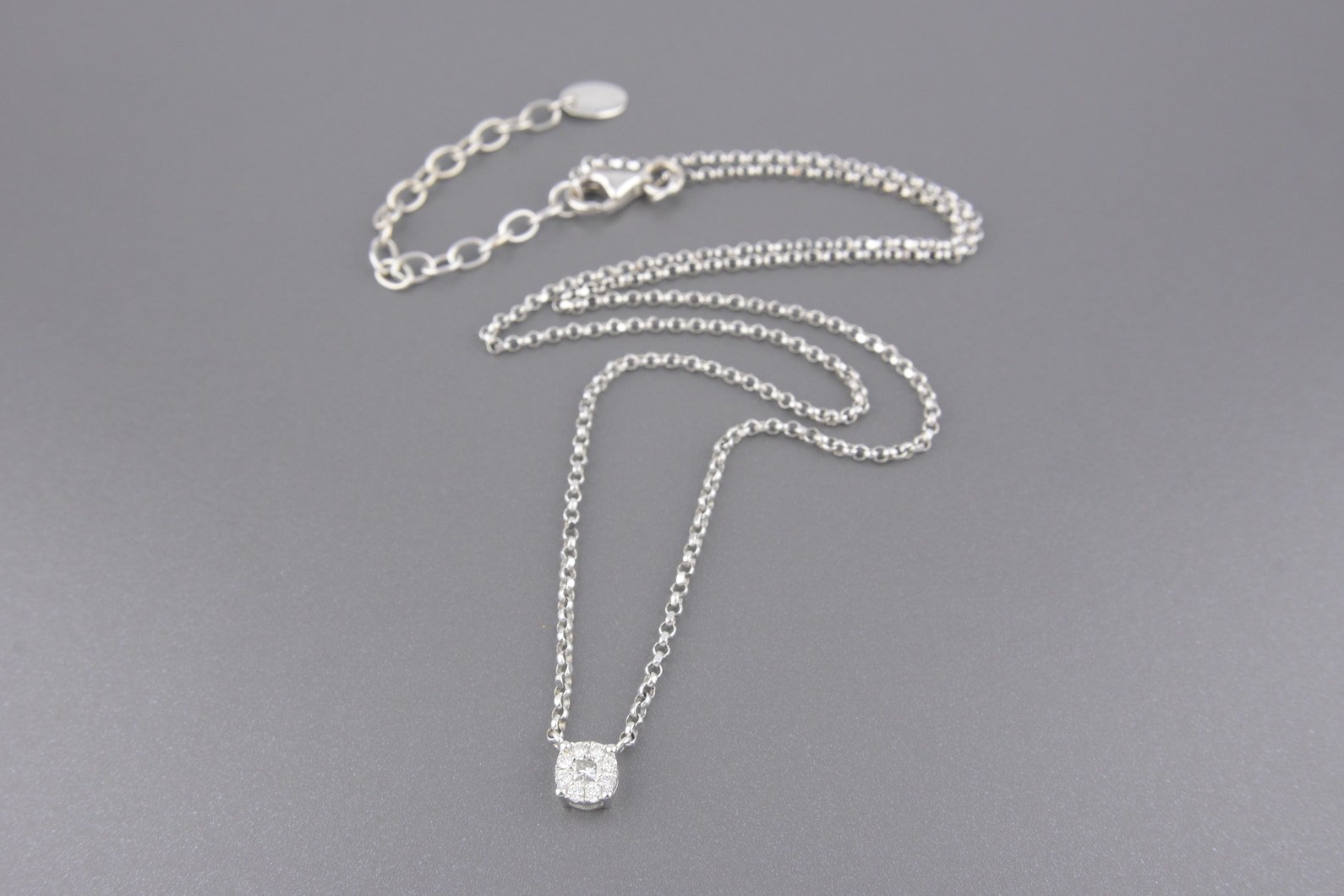 Colar em Ouro Branco 18k com Aprox. 12pts de Diamantes