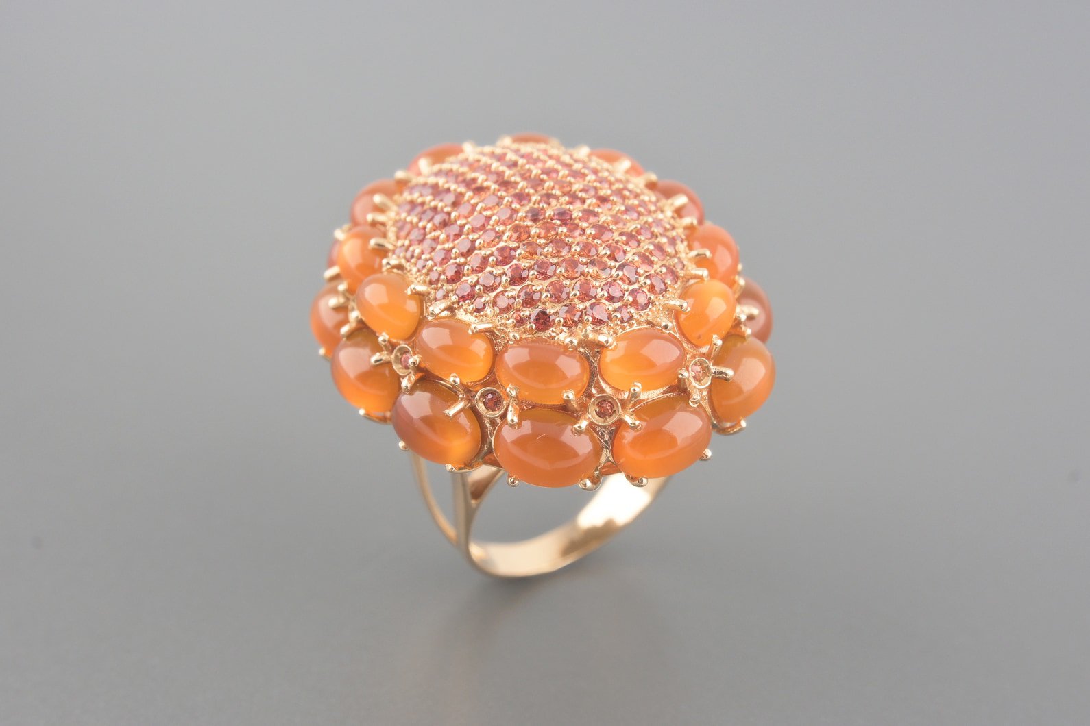 Anel em Ouro Rose 18k com Opalas de Fogo Cabochon e Safiras Laranjas