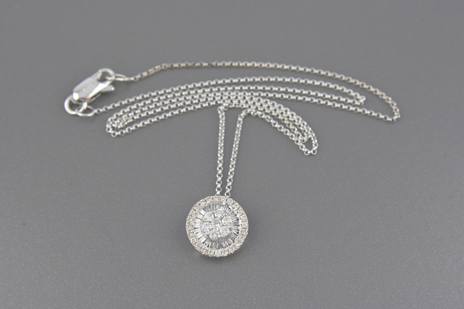 Colar Pizza em Ouro Branco 18k com Aprox. 32pts de Diamantes
