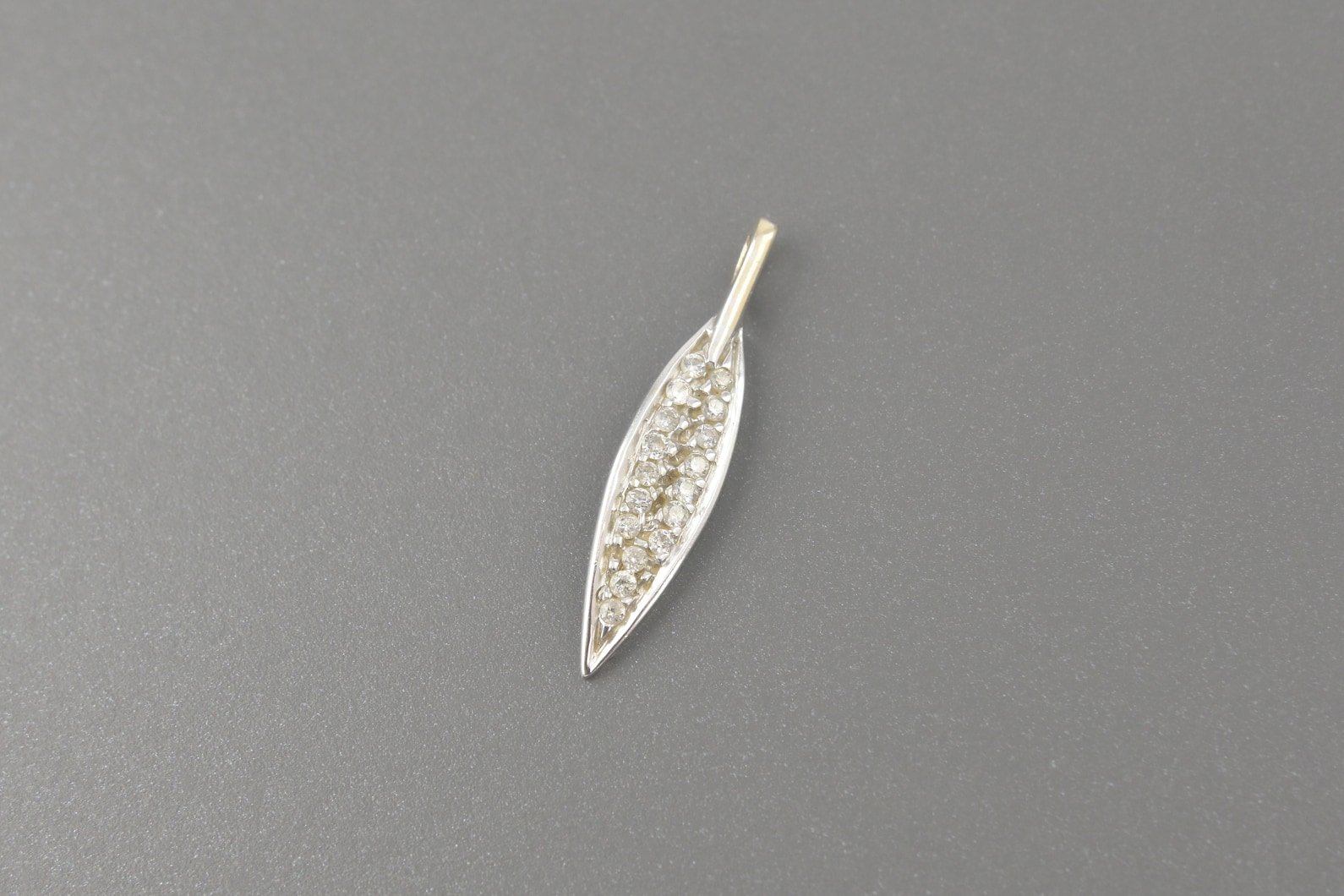 Pingente em Ouro Branco 18k com Aprox. 13pts de Brilhantes