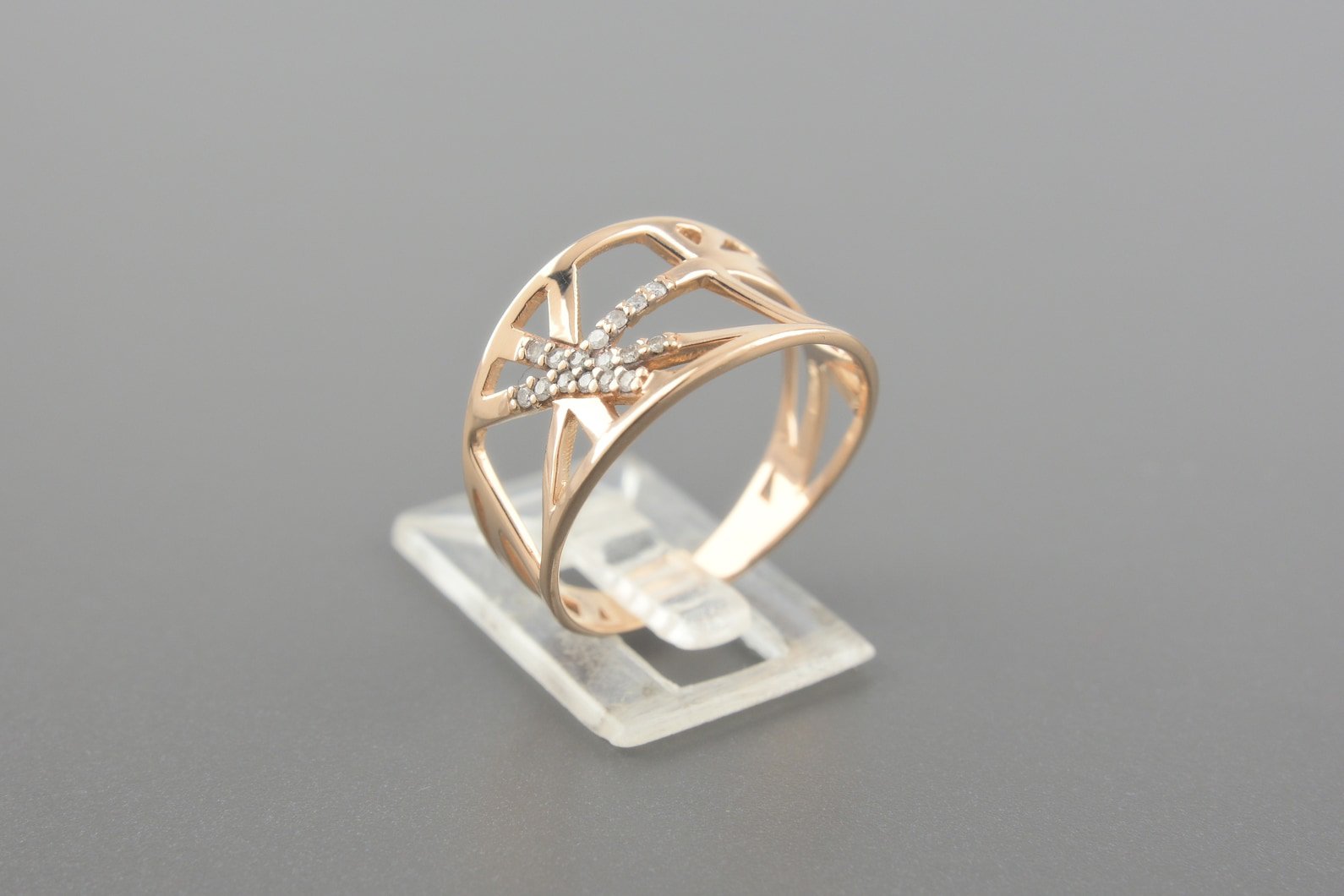 Anel em Ouro Rose 18k com Aprox. 8pts de Brilhantes
