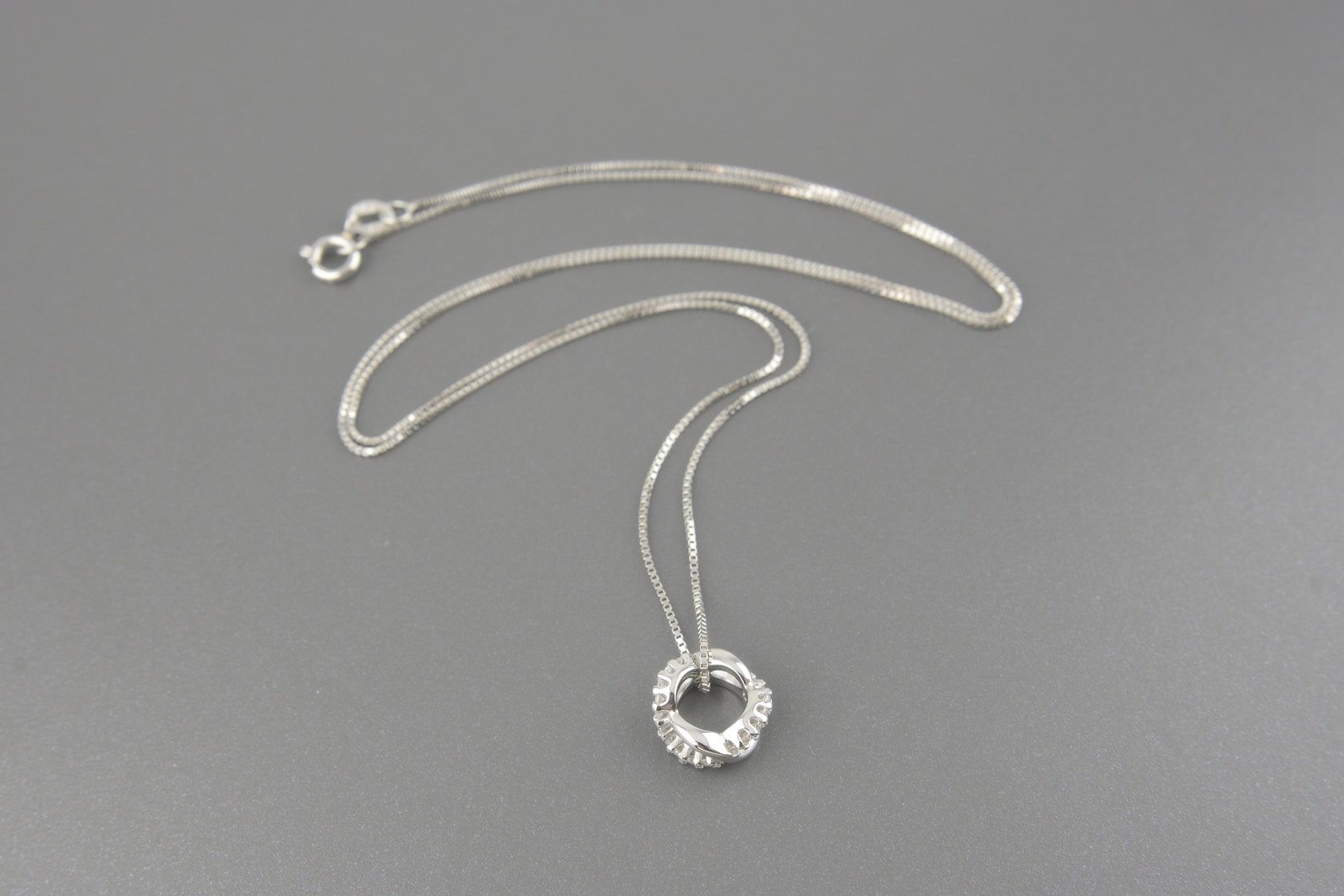 Colar em Ouro Branco 18k com Aprox. 11pts de Brilhantes