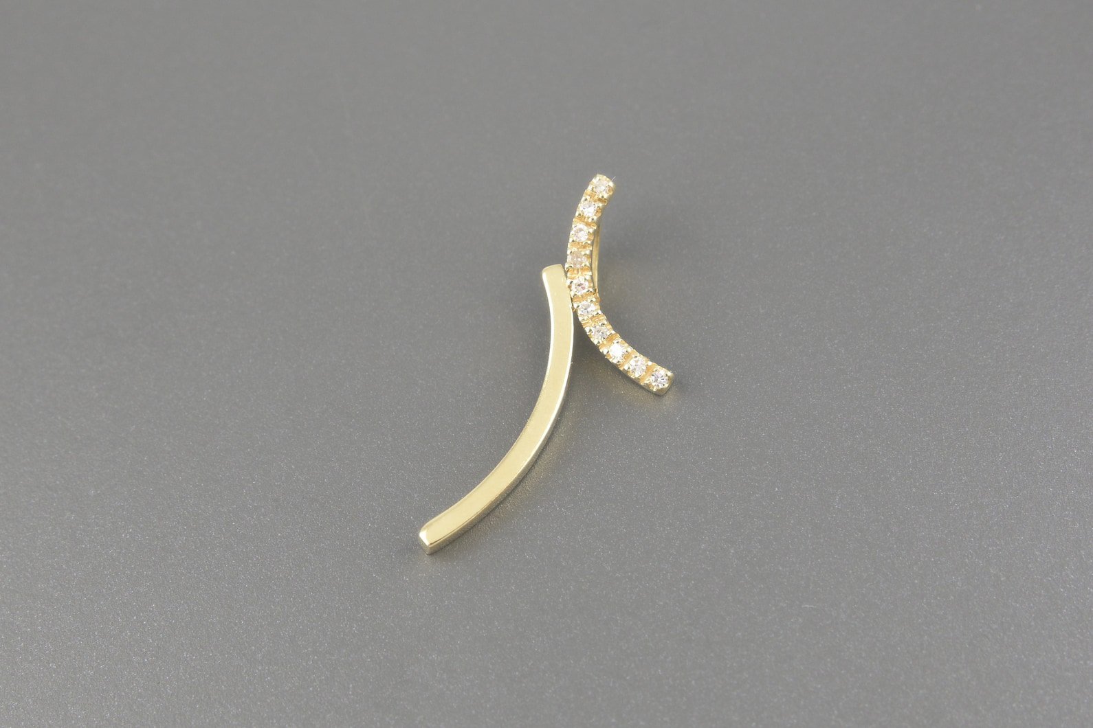 Pingente em Ouro Amarelo 18k com Aprox. 10pts de Brilhantes