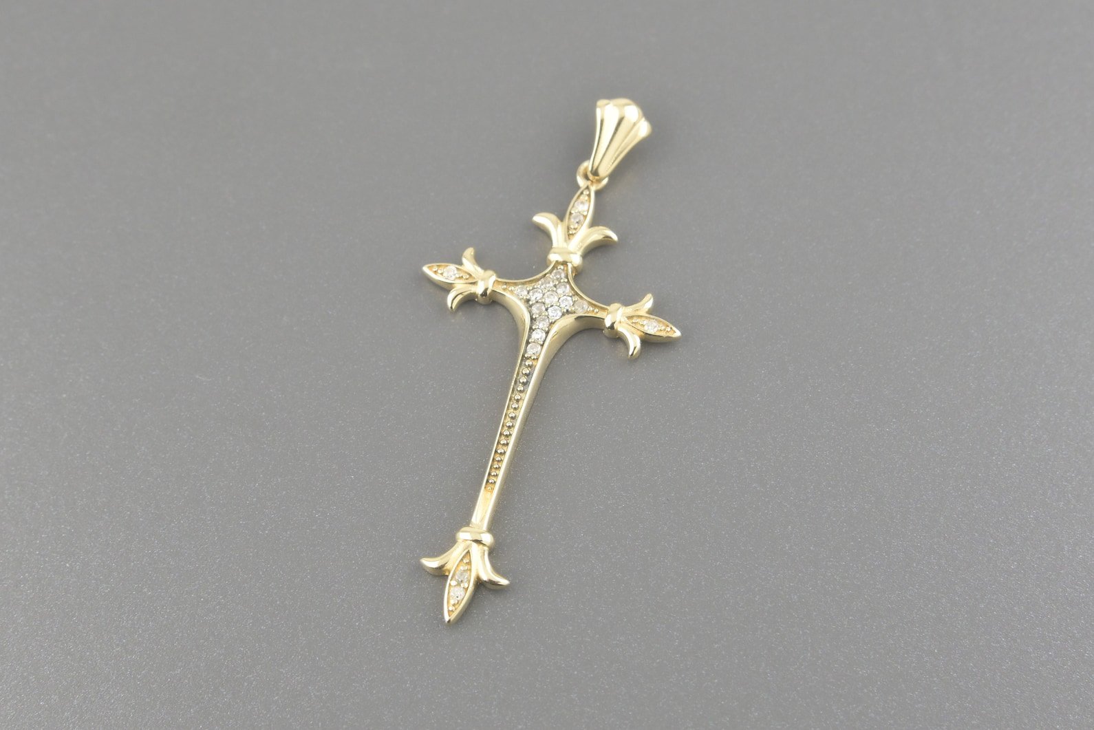 Pingente Cruz em Ouro Amarelo 18k com Aprox. 9pts de Diamantes