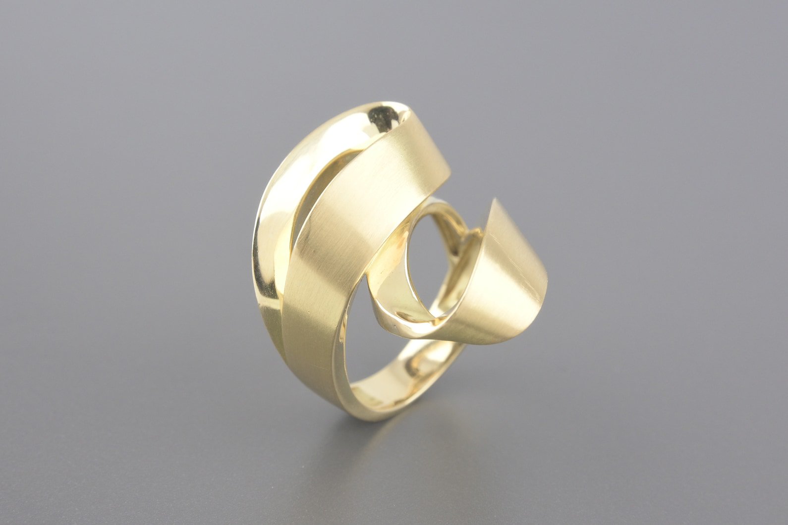 Anel em Ouro Amarelo 18k