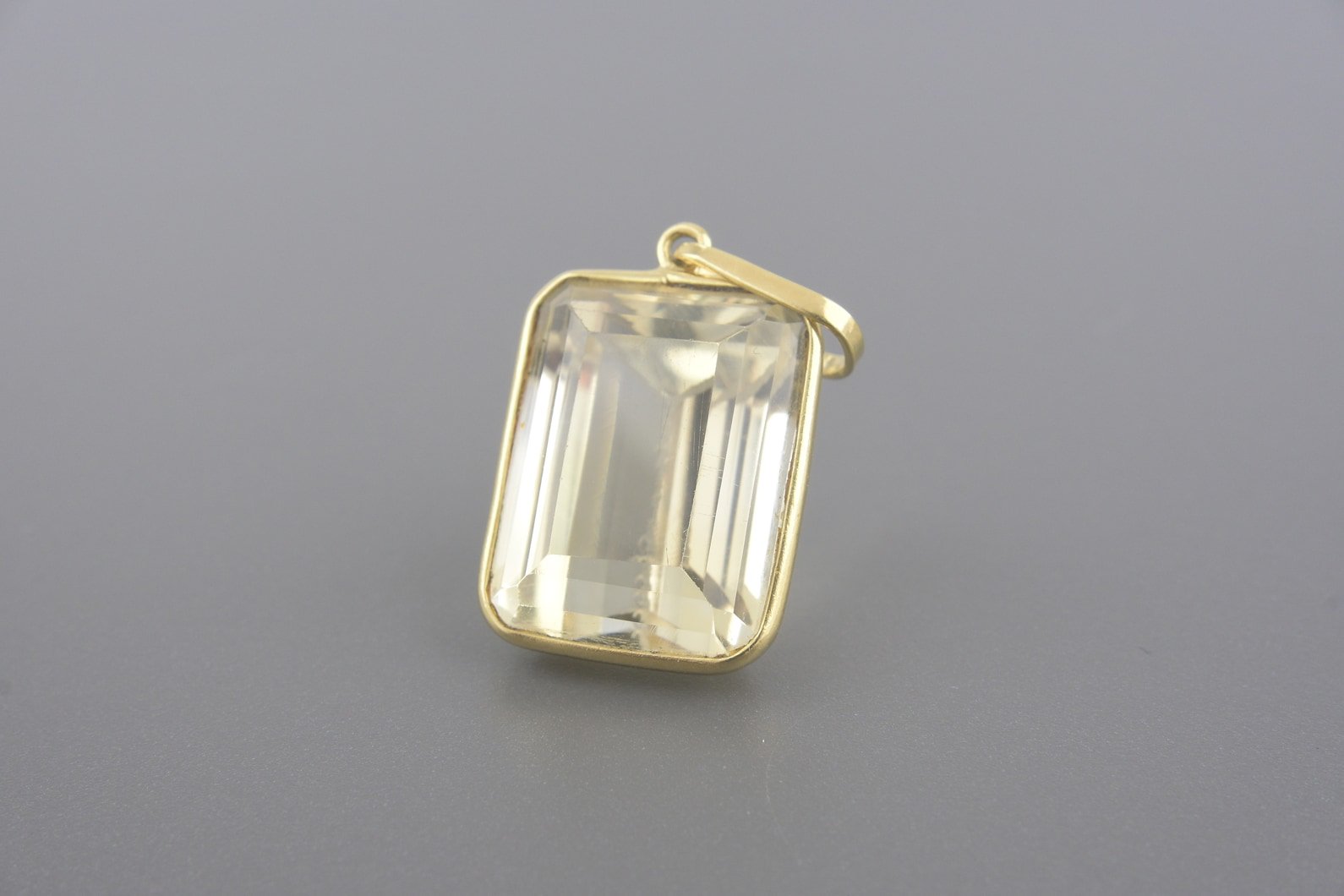 Pingente em Ouro Amarelo 18k com Quartzo de 19x15mm