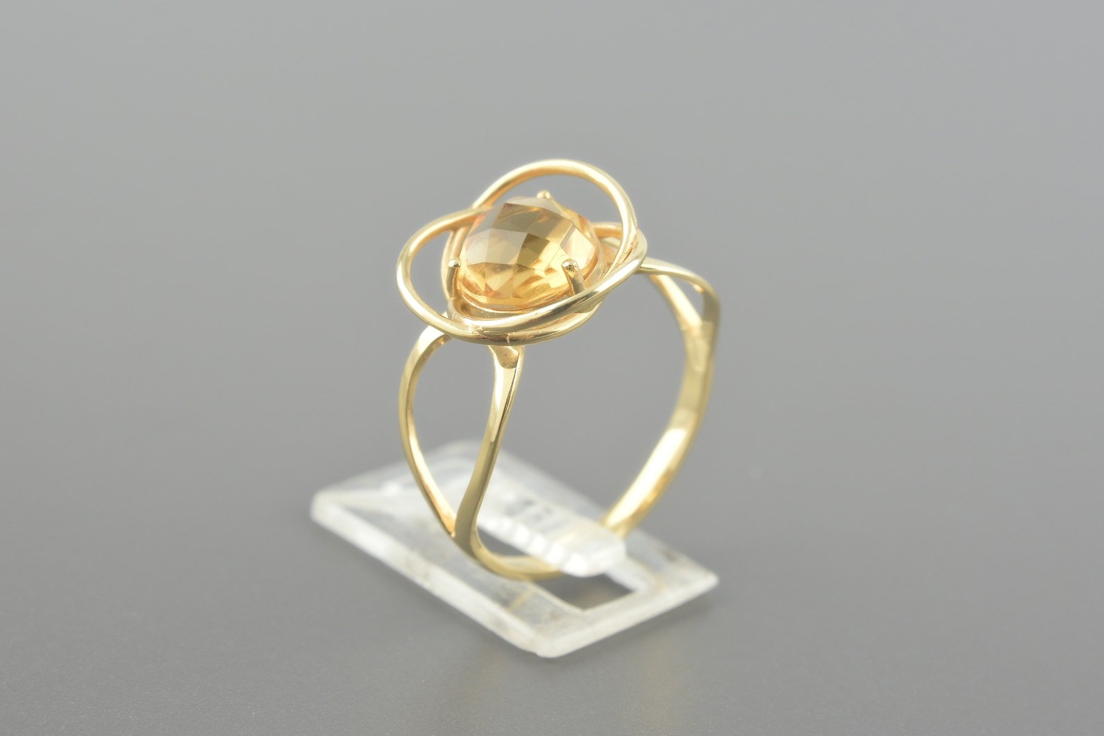 Anel em Ouro Amarelo 18k com Citrino de 8mm