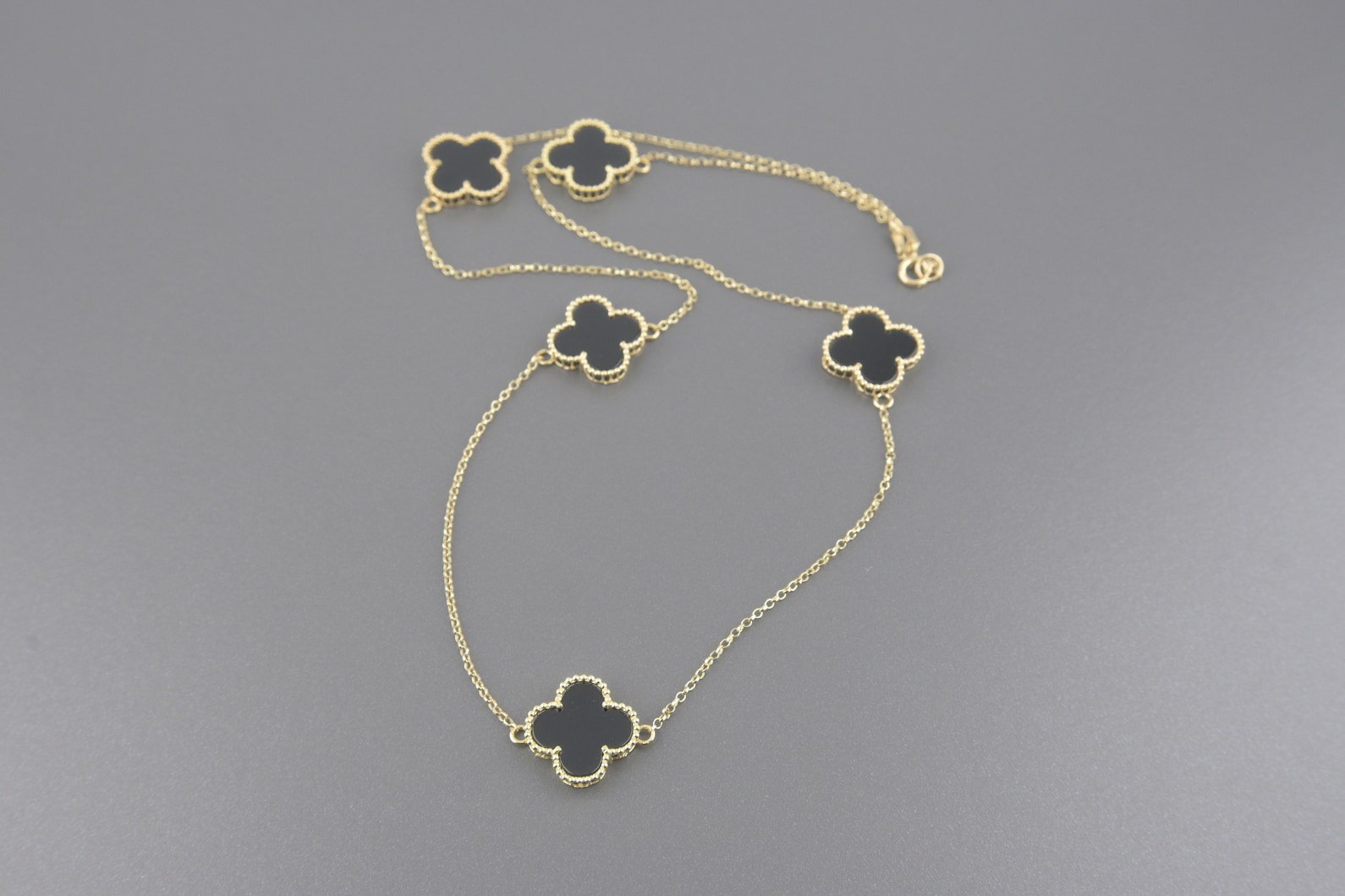 Colar Trevos em Ouro Amarelo 18k com Resina Preta