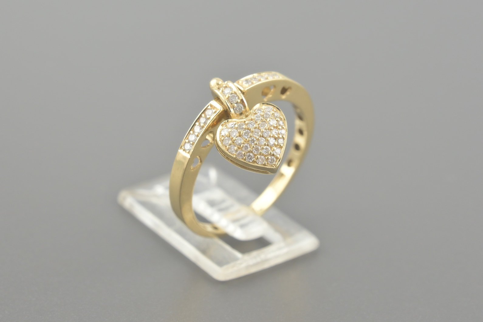 Anel Coração em Ouro Amarelo 18k com Aprox. 25pts de Brilhantes