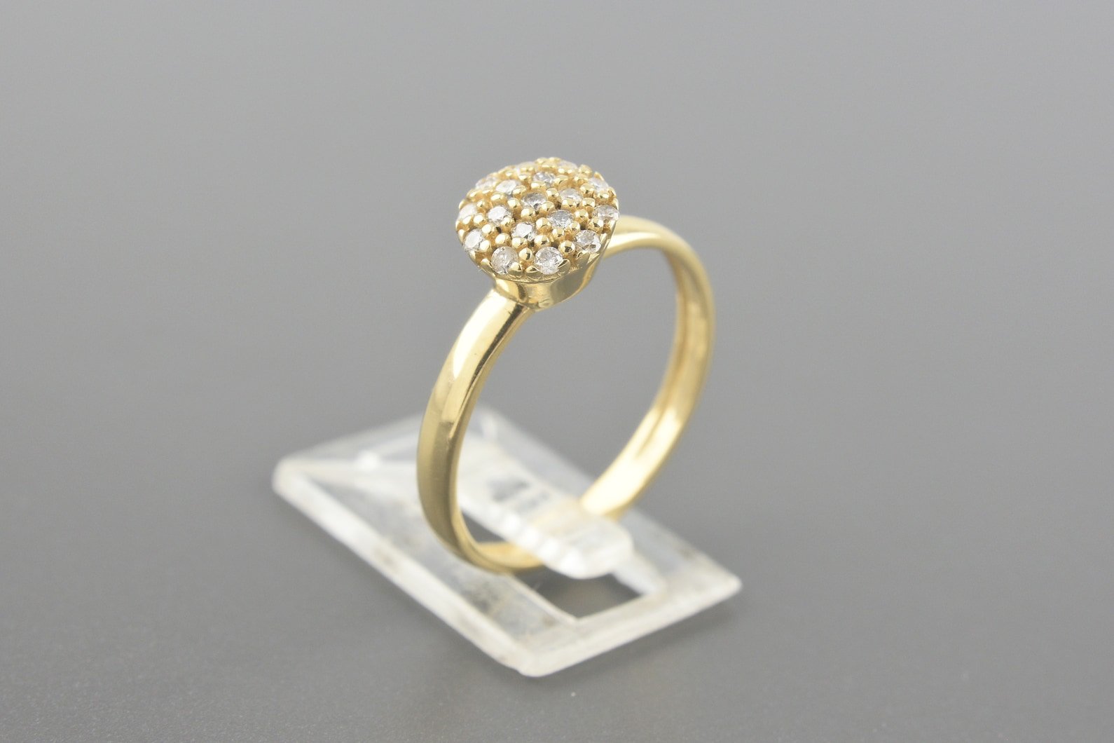 Anel Pavê em Ouro Amarelo 18k com Aprox. 17pts de Brilhantes