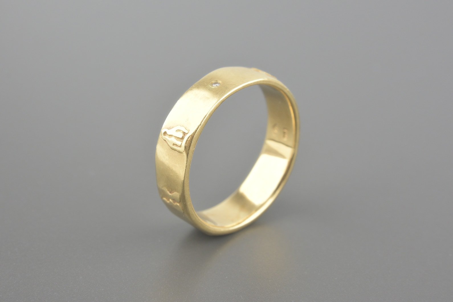 Anel em Ouro Amarelo 18k com Brilhante