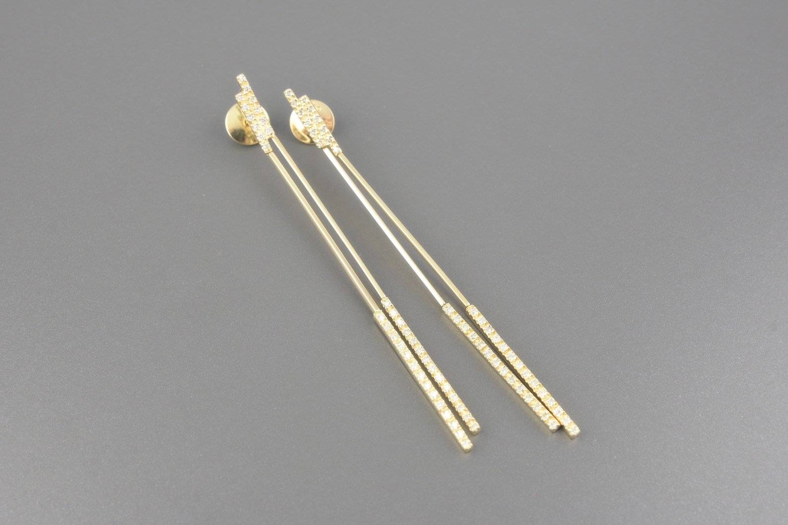 Brincos em Ouro Amarelo 18k com Aprox. 80pts de Brilhantes
