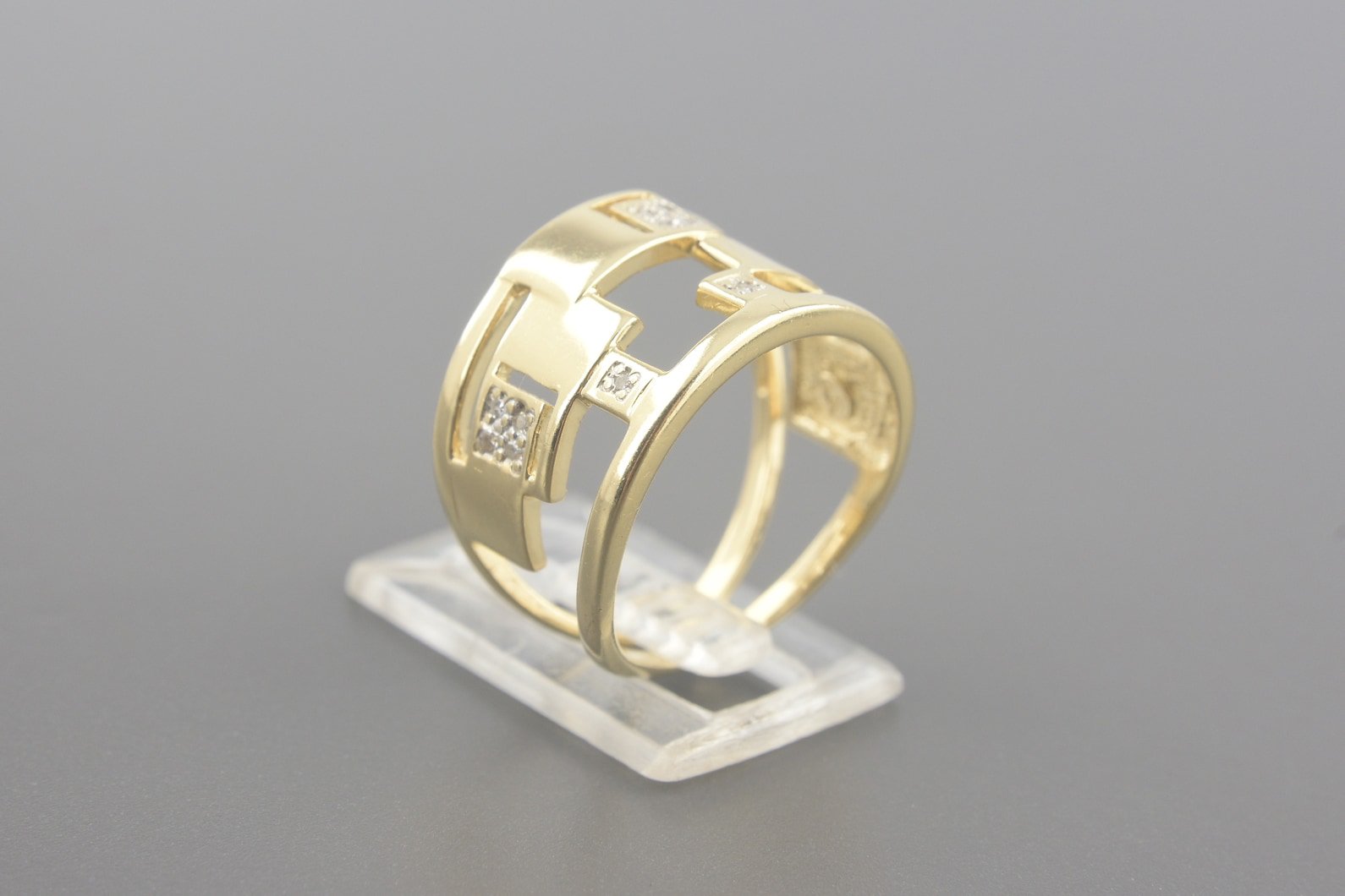 Anel em Ouro Amarelo 18k com Aprox. 7pts de Brilhantes