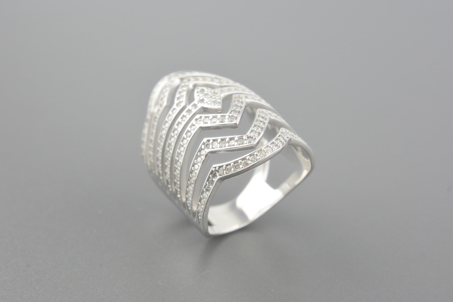 Anel em Ouro Branco 18k com Aprox. 1.42ct de Brilhantes