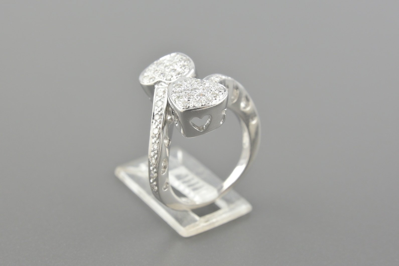 Anel Corações em Ouro Branco 18k com Aprox. 52pts de Brilhantes