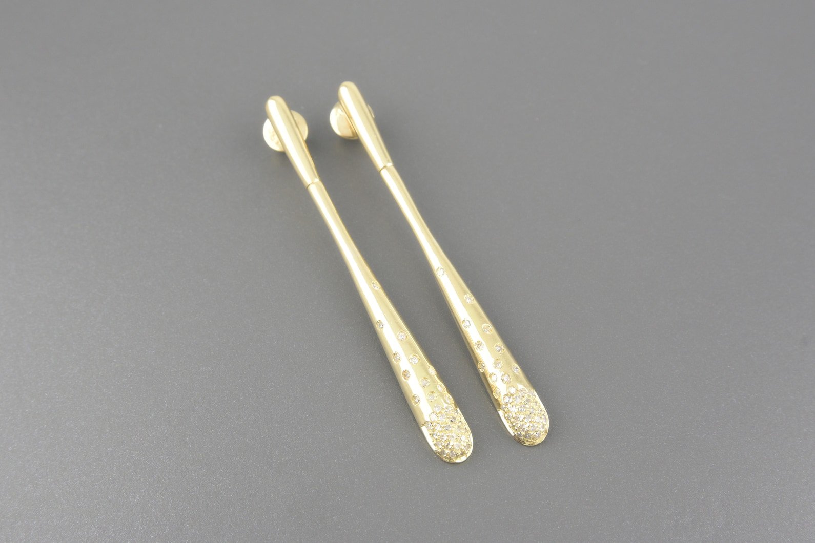Brincos em Ouro Amarelo 18k com Aprox. 54pts de Brilhantes