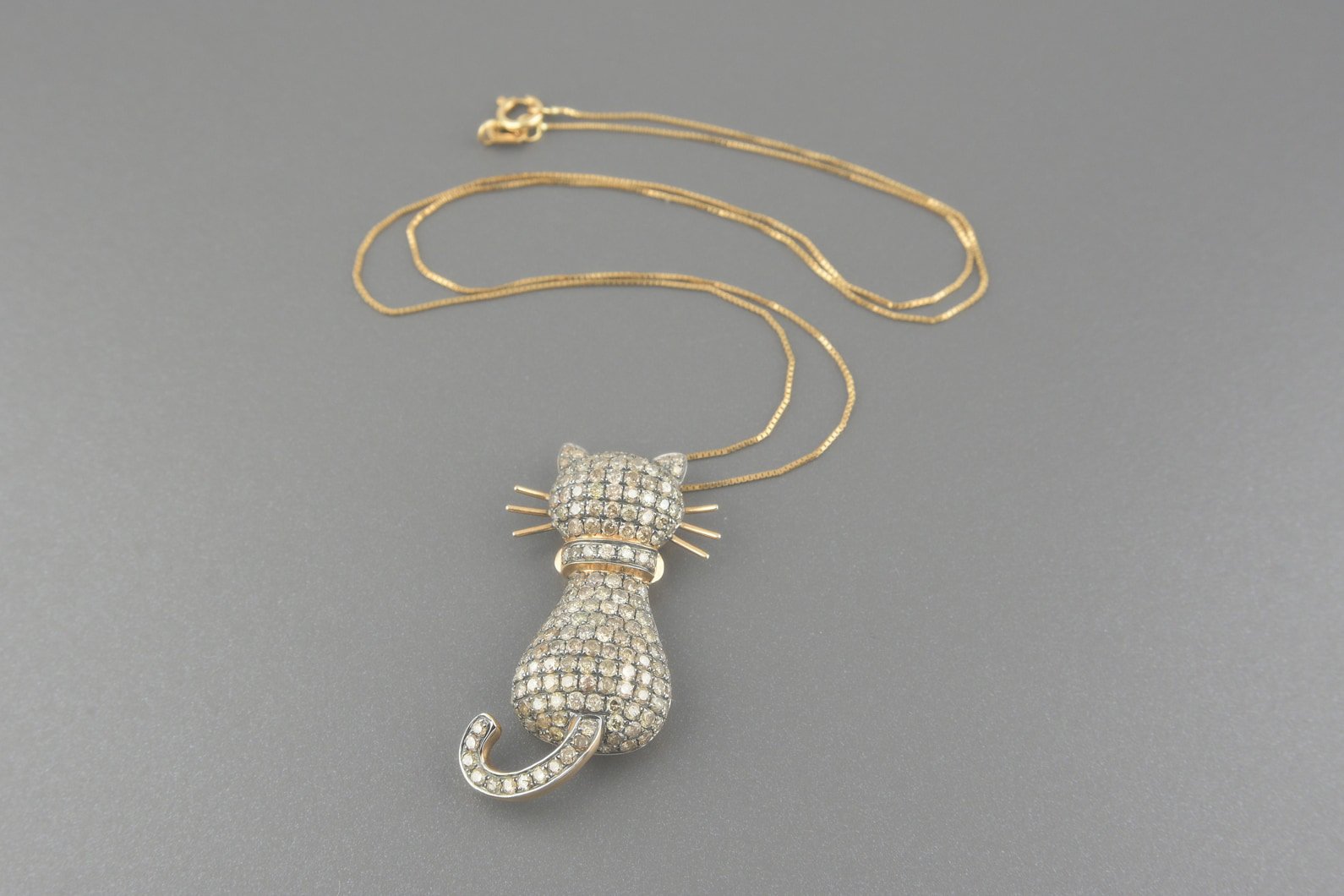 Colar Gatinho em Ouro Rose 18k com Aprox. 2.55ct de Diamantes Brown
