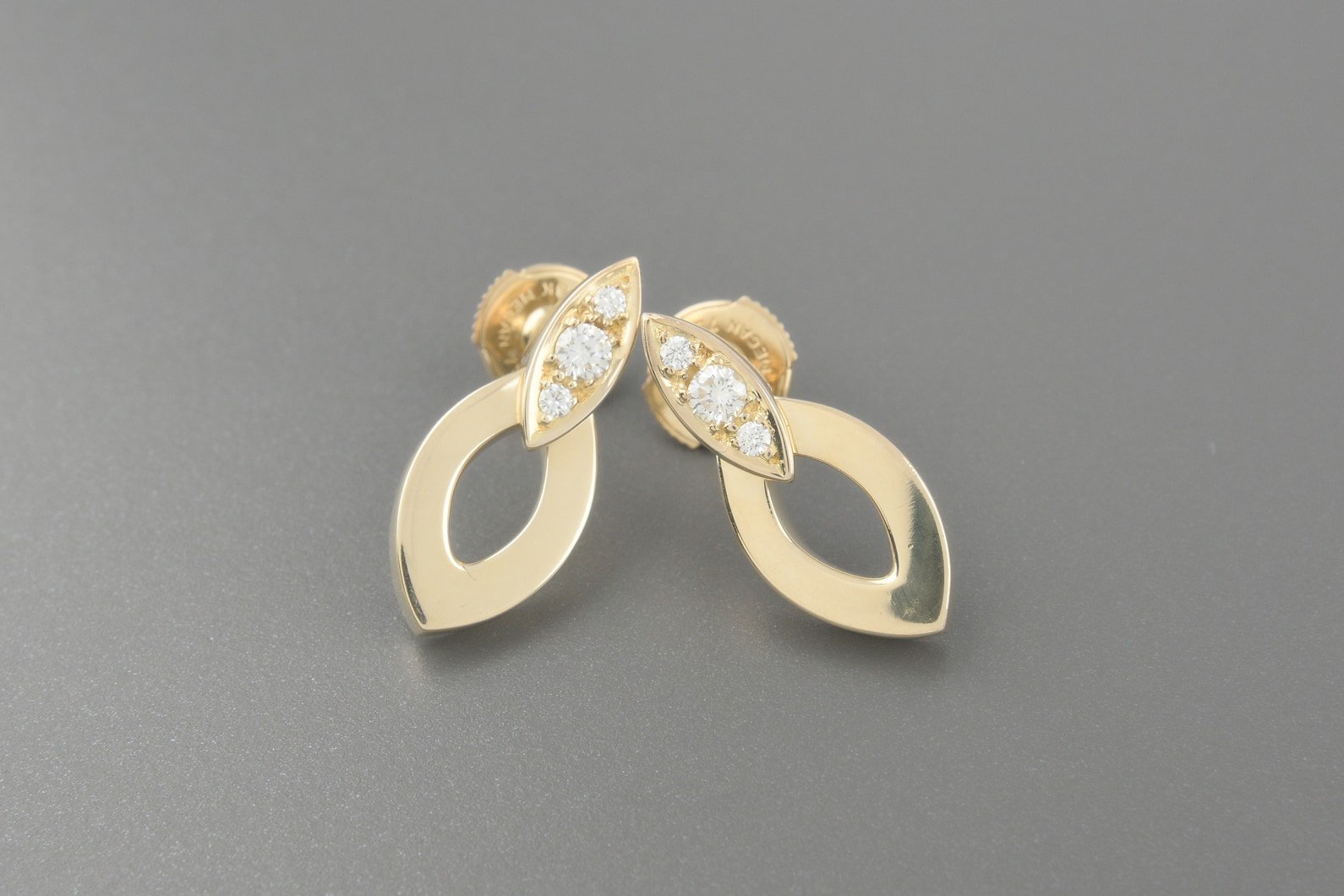 Brincos em Ouro Rose 18k com Aprox. 18pts de Brilhantes