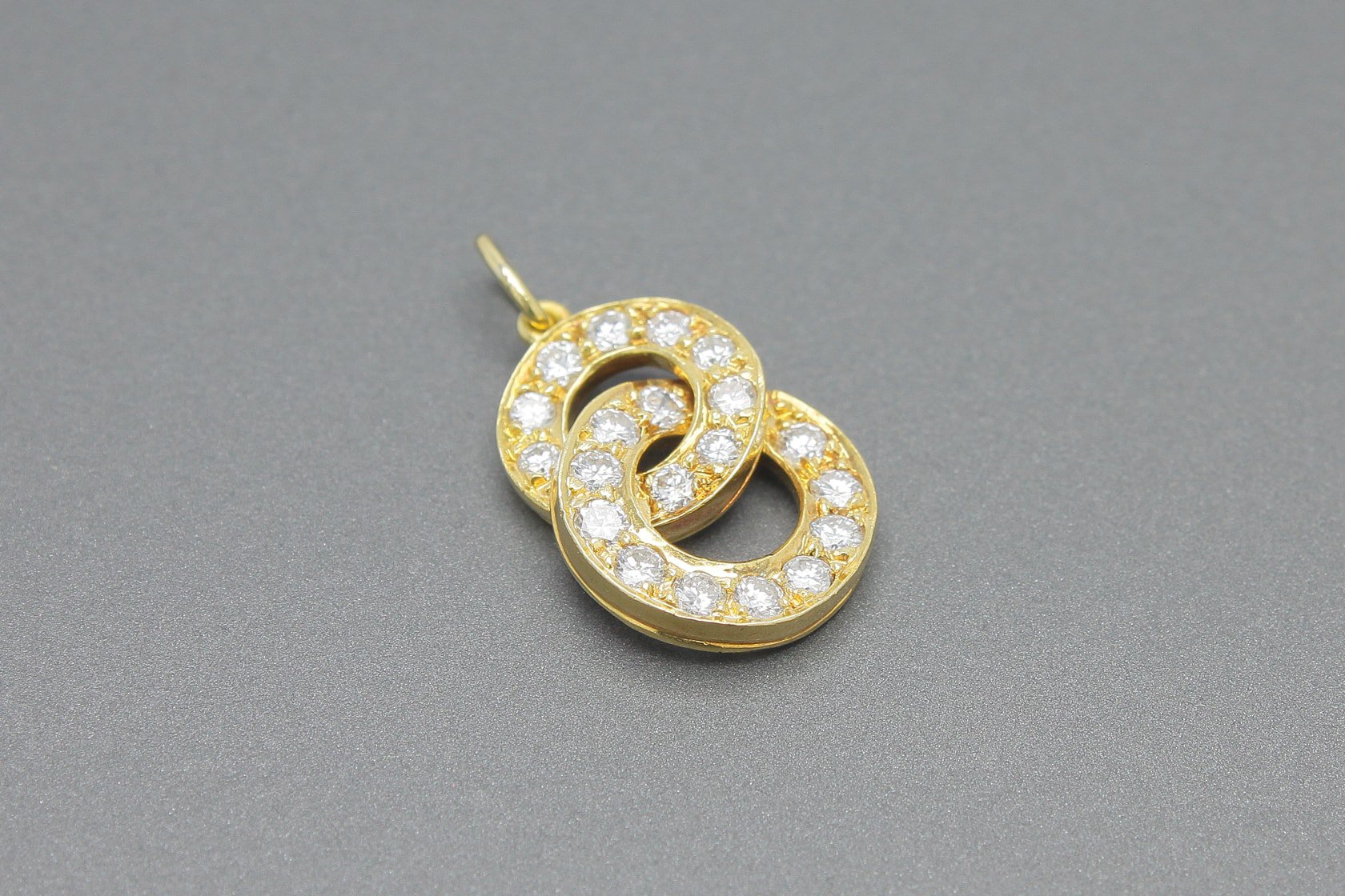 Pingente em Ouro Amarelo 18k com Aprox 80 pts de Brilhantes