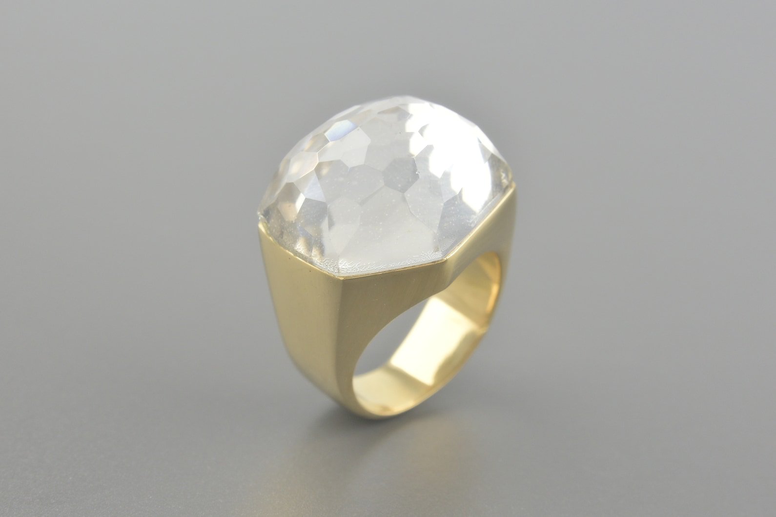 Anel DVF em Ouro Amarelo 18k com Cristal de Rocha