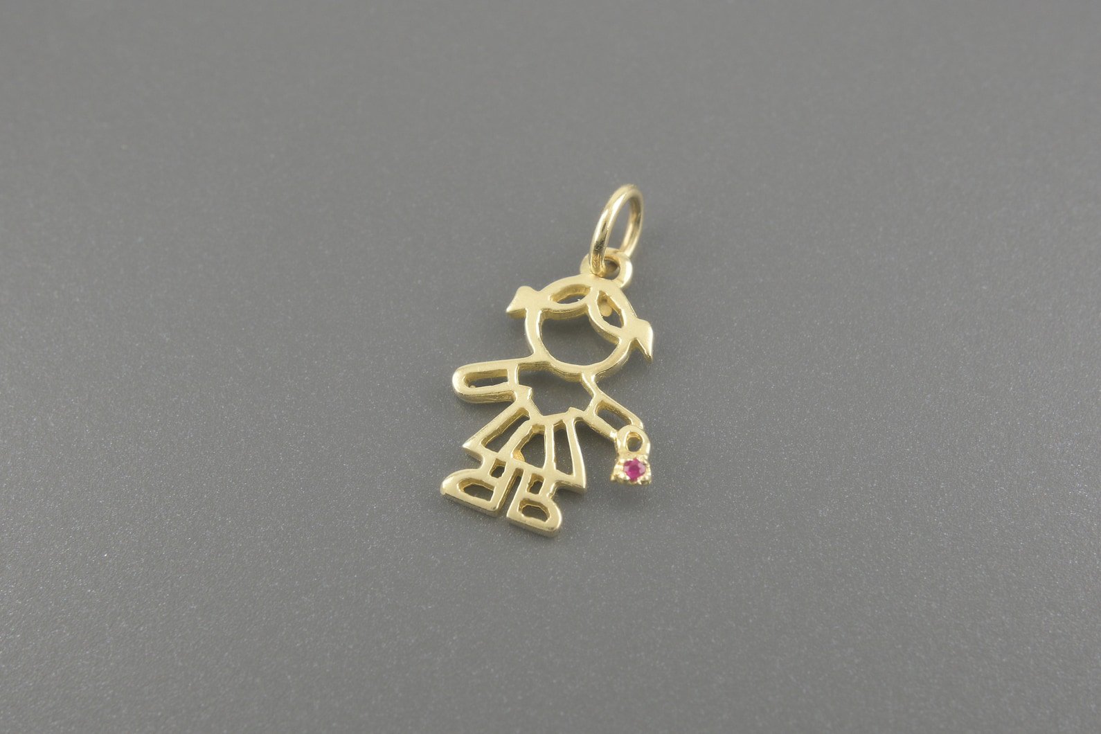Pingente Menina em Ouro Amarelo 18k com Rubi