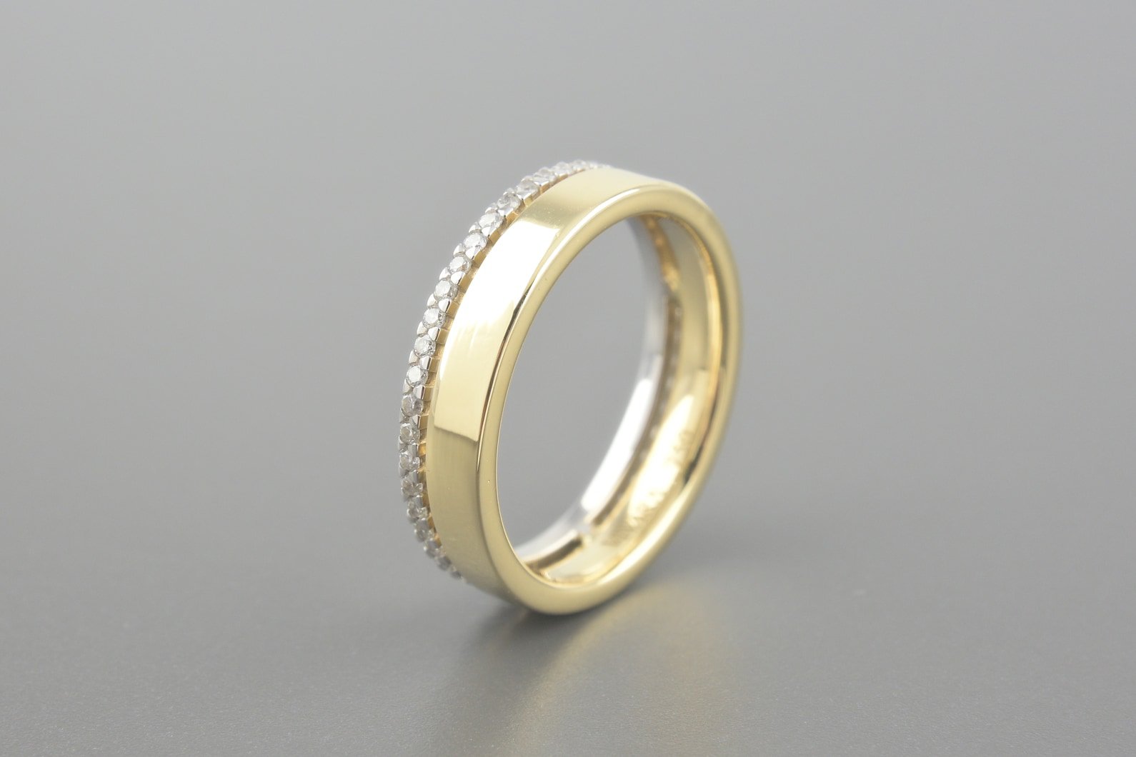 Aliança Essence em Ouro Amarelo e Branco 18k com Aprox. 25pts de Brilhantes
