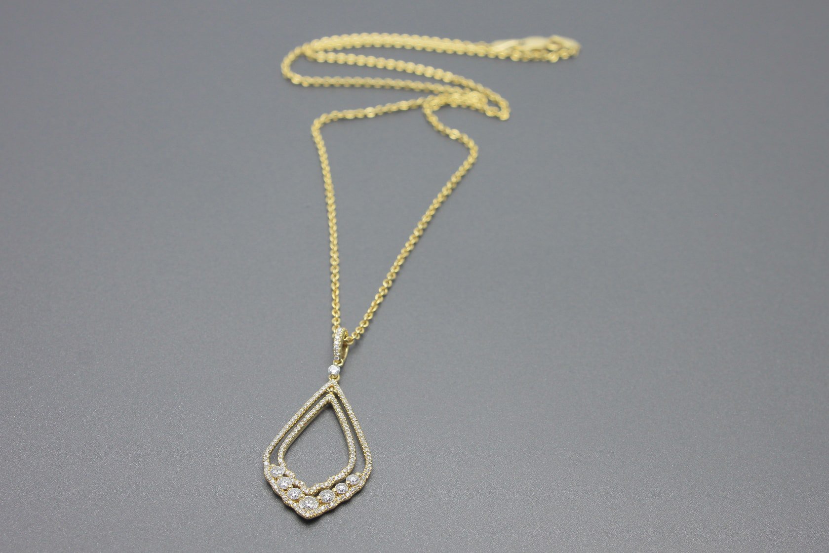 Colar em Ouro Amarelo 18k com Aprox. 76pts de Brilhantes