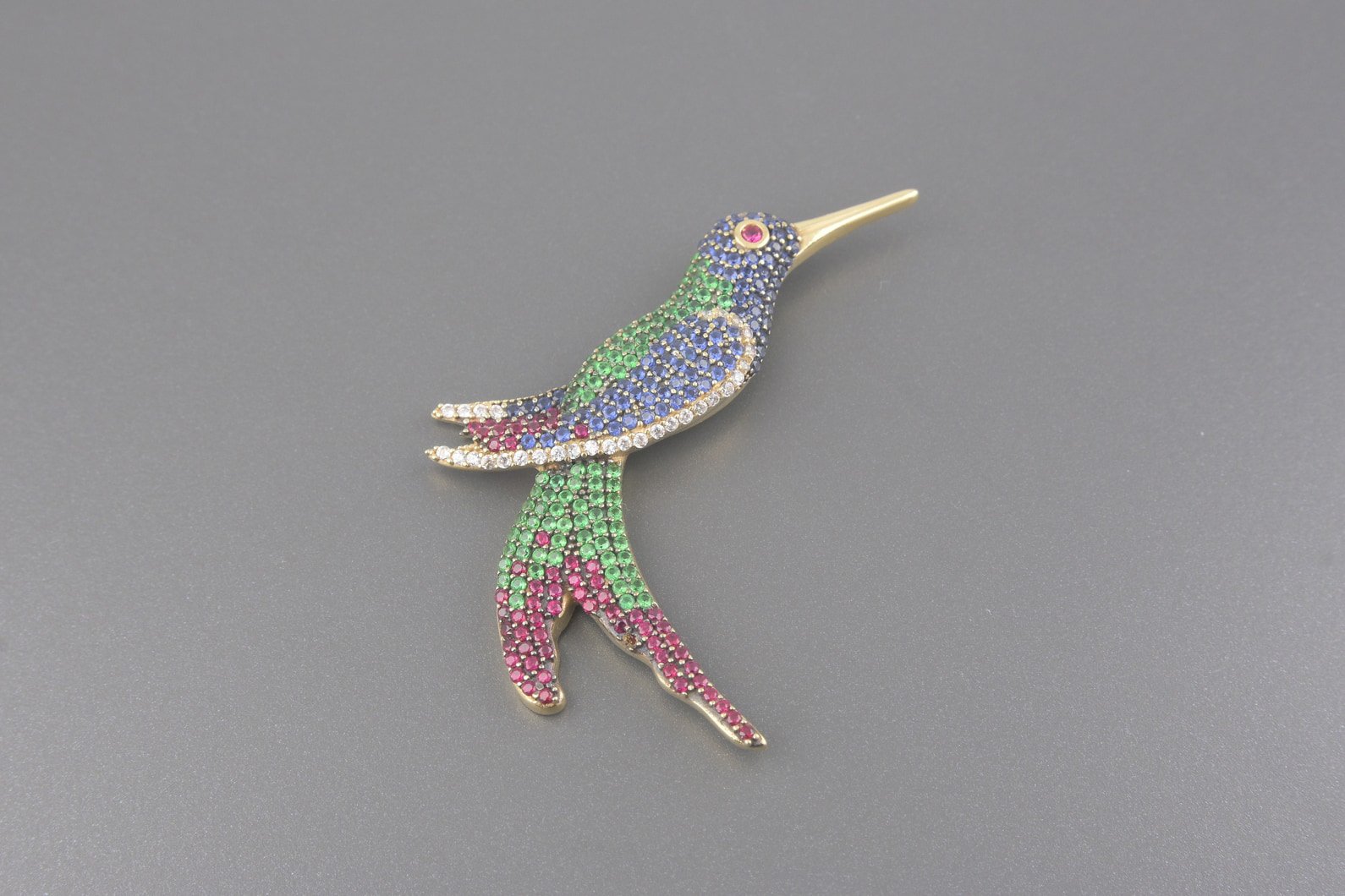 Pingente Beija-Flor em Ouro Amarelo 18k com Zirconias Coloridas