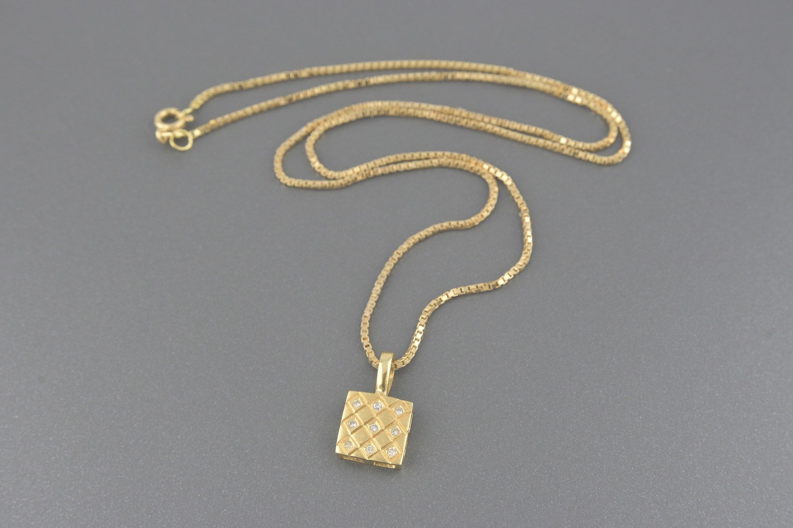 Colar em Ouro Amarelo 18k com Aprox. 4.5pts de Brilhantes