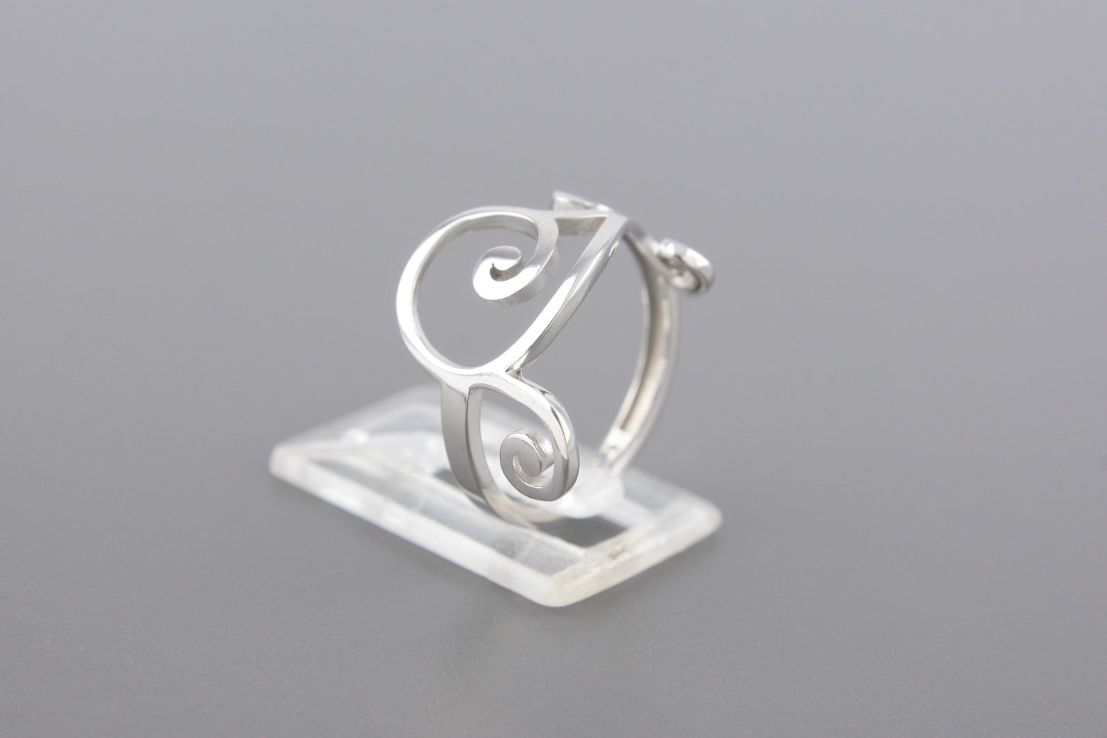 Anel em Ouro Branco 18k
