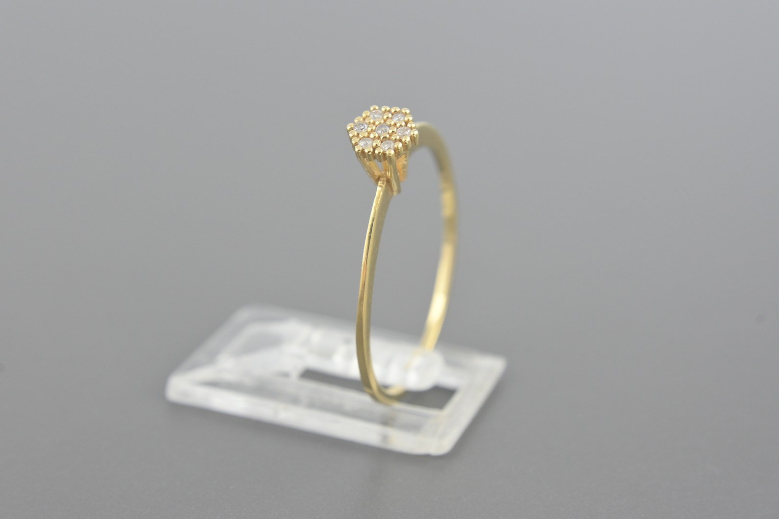 Anel em Ouro Amarelo 18k com Aprox. 3.5pts de Brilhantes