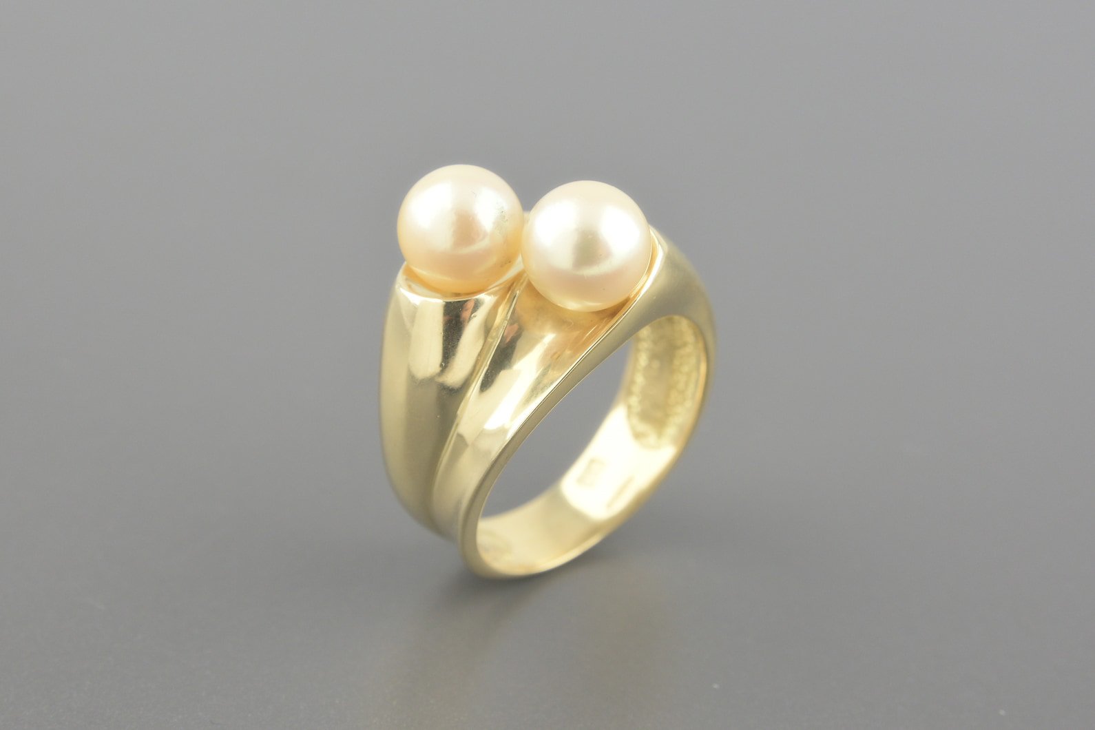 Anel em Ouro Amarelo 18k com Pérolas de 6.7mm