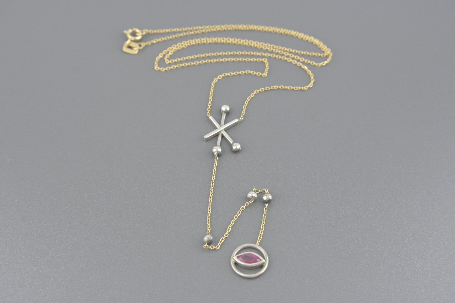 Colar em Ouro Amarelo e Branco com Ródio Negro 18k com Rubi de 6x3mm