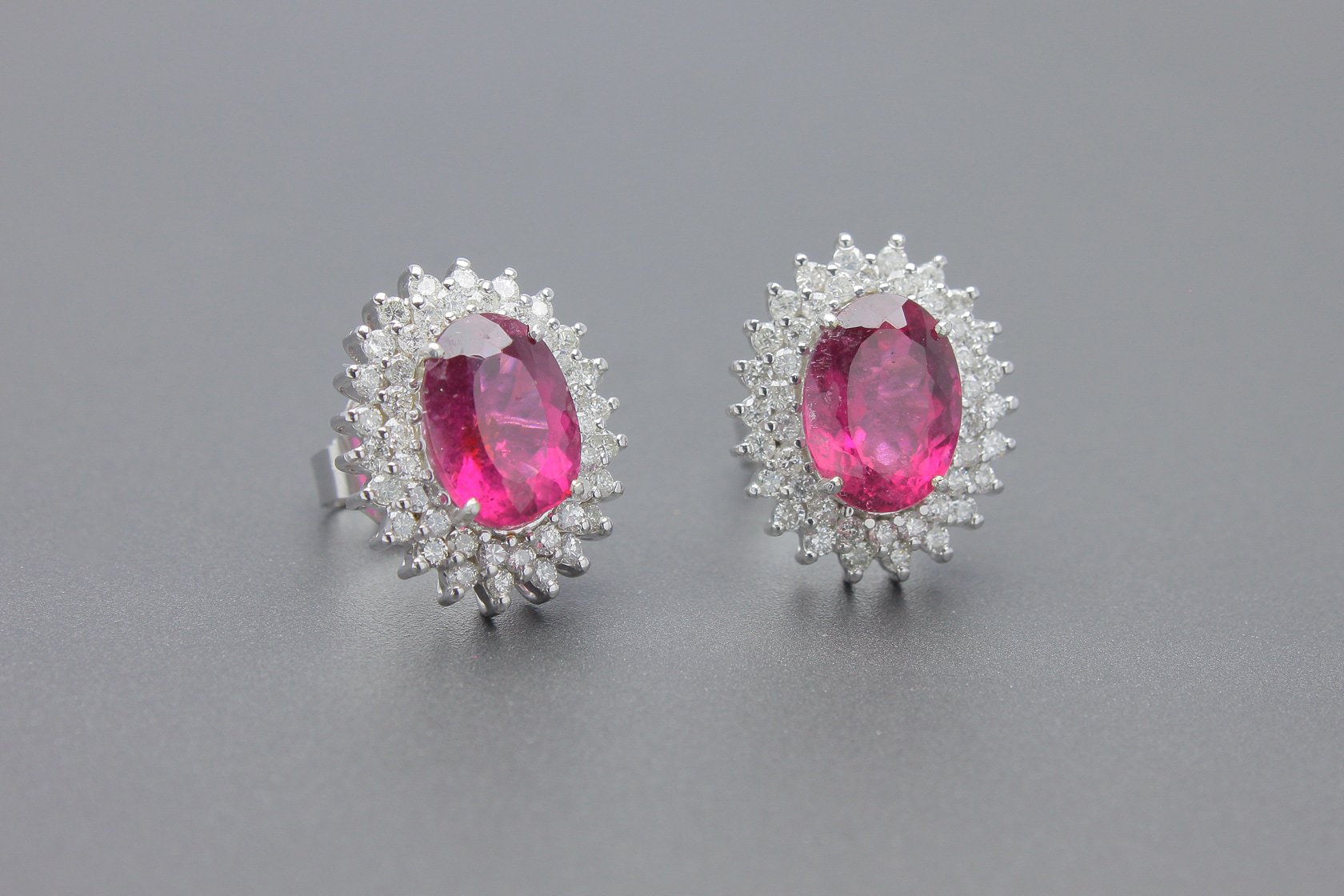 Par de Brincos ouro branco 18k Brilhantes aprox 2ct e Turmalinas Rosas de aprox 7ct