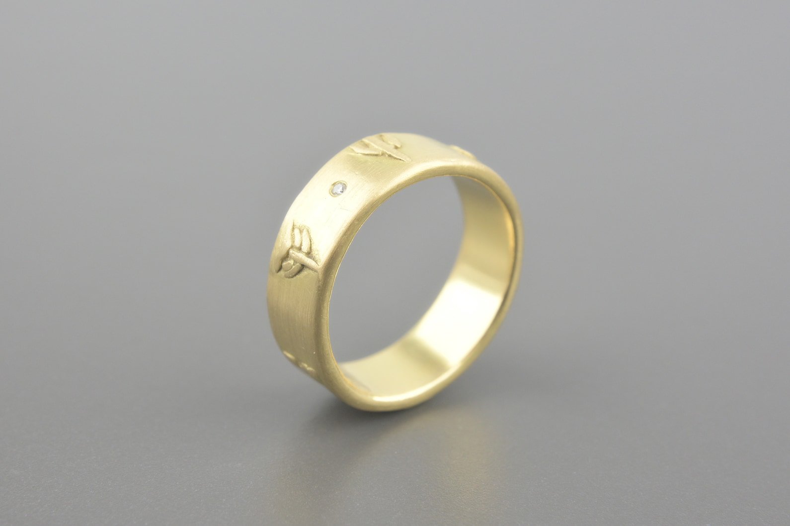 Anel em Ouro Amarelo 18k com Brilhante