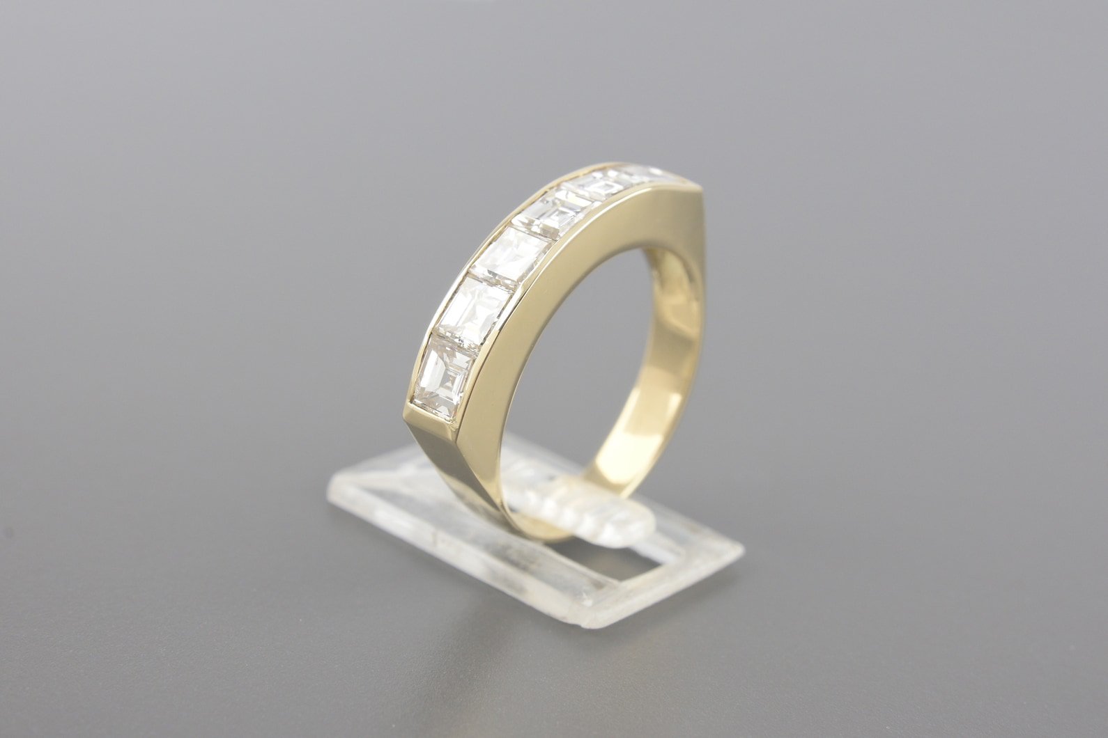 Anel em Ouro Amarelo 18k com Aprox. 1.8ct de Diamantes Carre