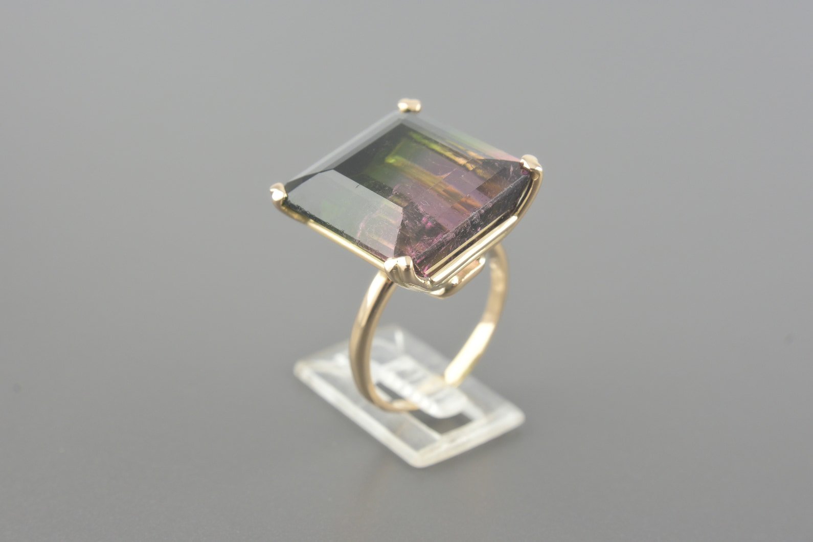 Anel em Ouro Rose 18k com Turmalina Melancia de 17x17mm