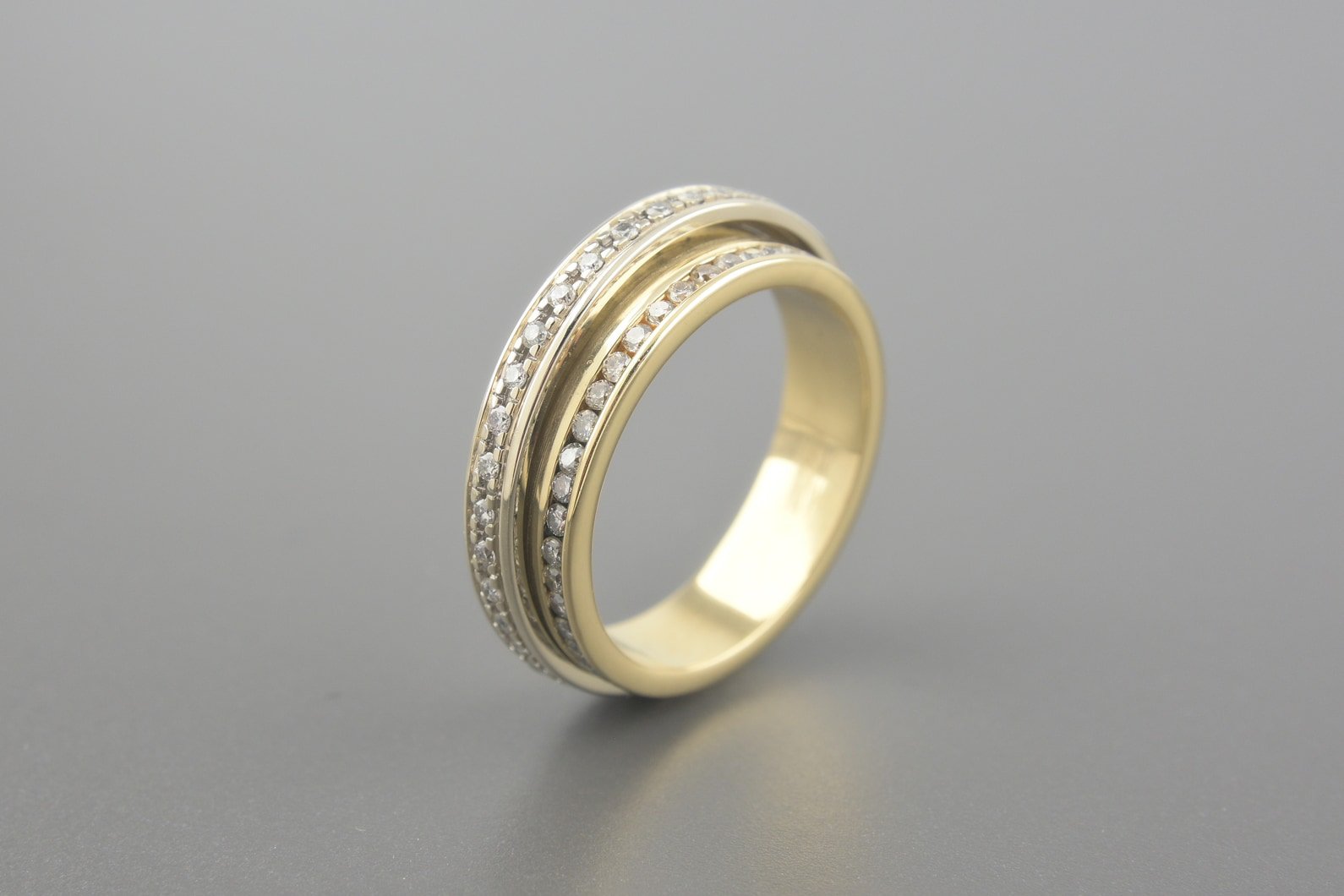 Aliança em Ouro Amarelo 18k com Aprox. 80pts de Brilhantes