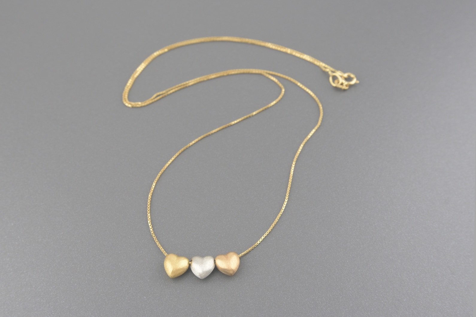 Colar Corações em Ouro Amarelo, Branco e Rose 18k