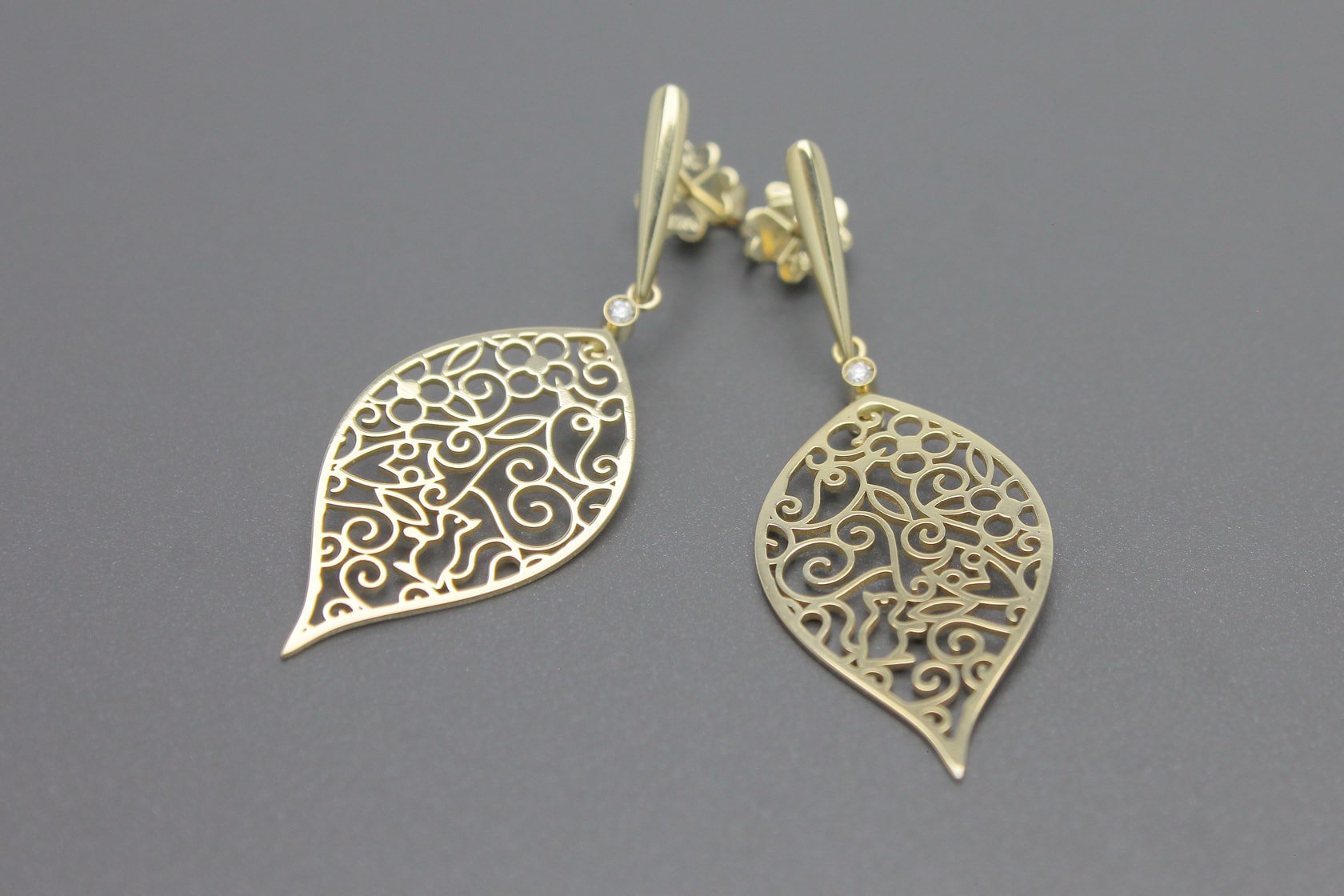 Brincos em Ouro Amarelo 18k com Aprox. 3pts de Brilhantes