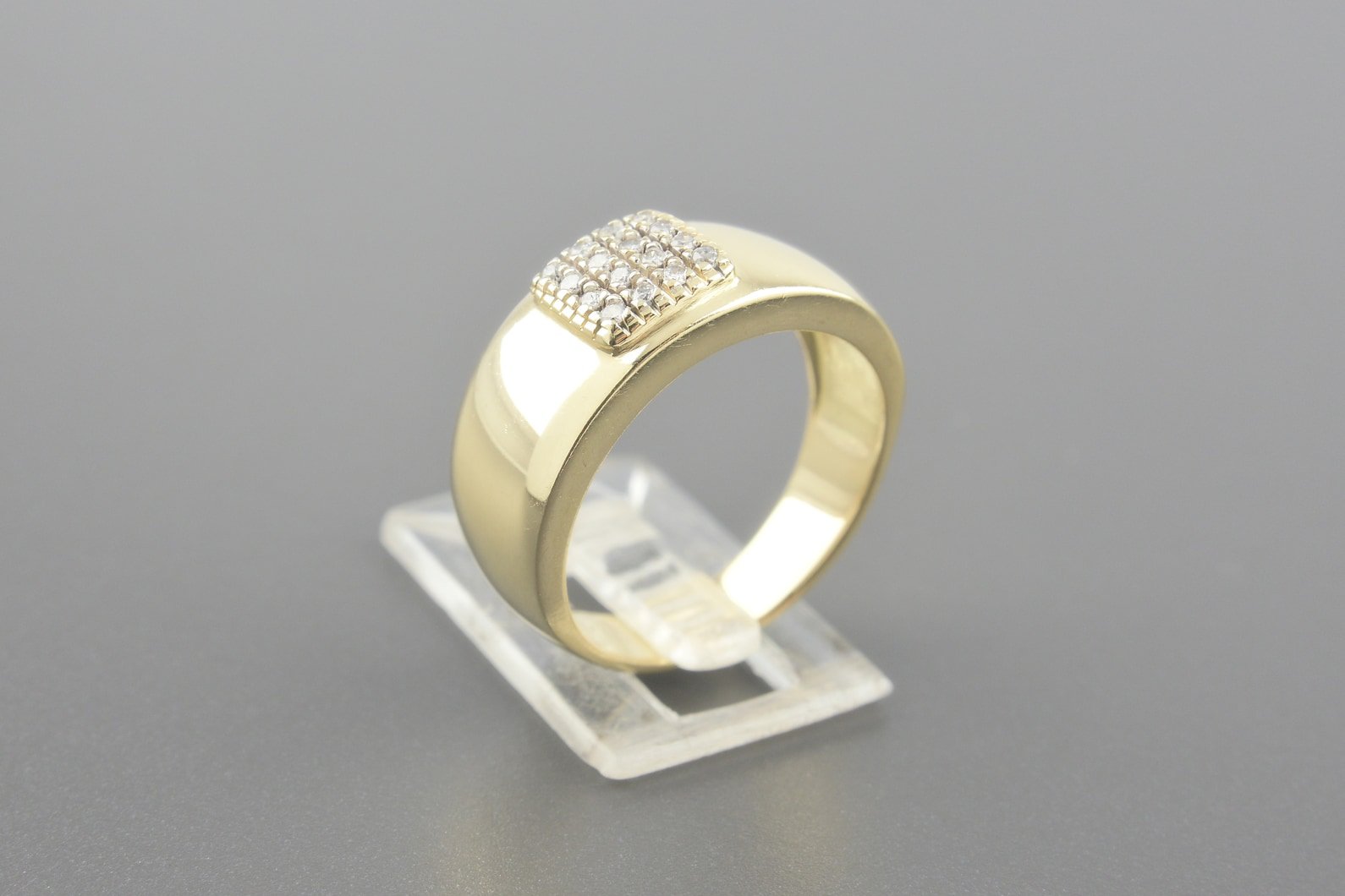 Anel Mellow em Ouro Amarelo 18k com Aprox. 16pts de Brilhantes