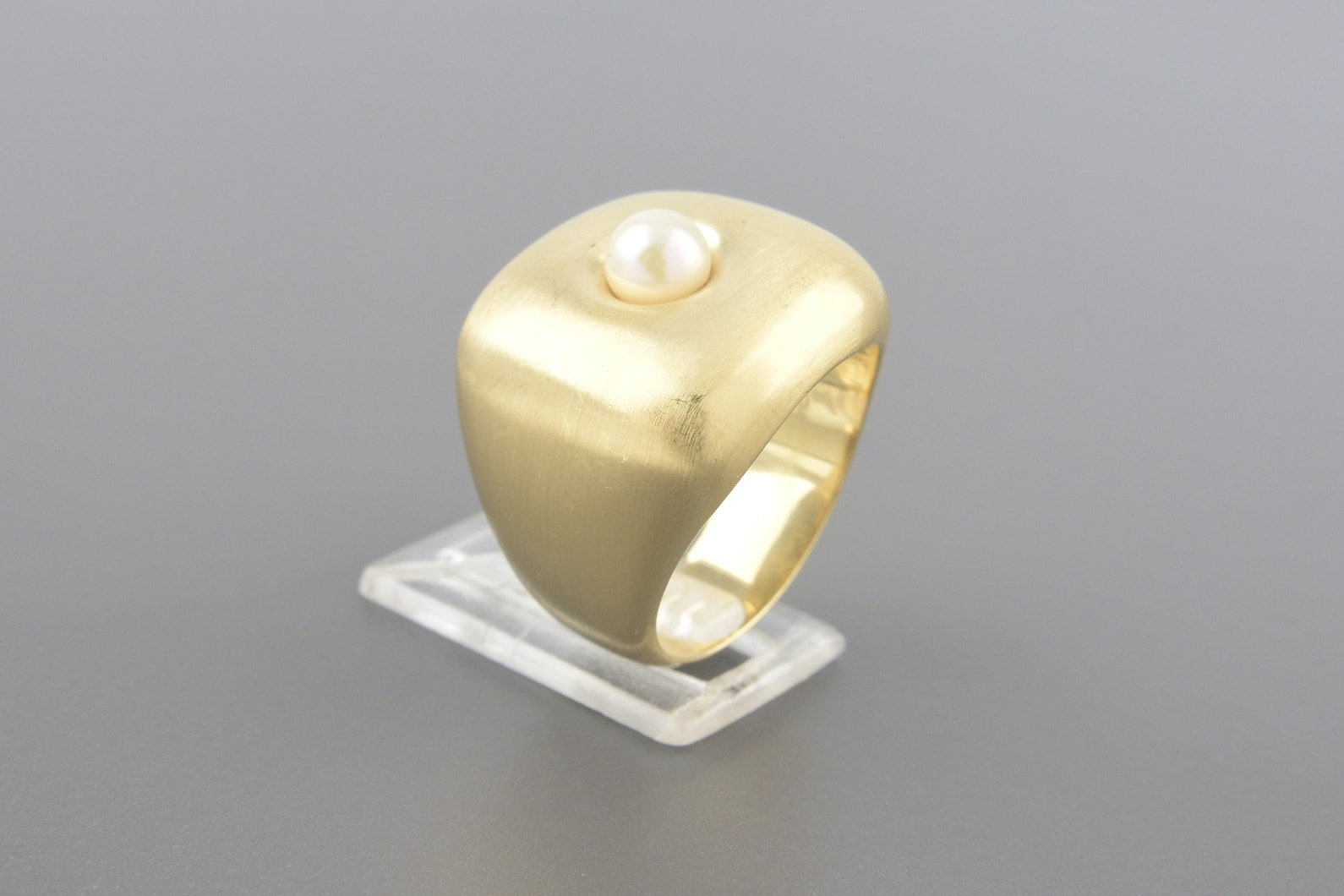 Anel em Ouro Amarelo 18k c/ Pérola